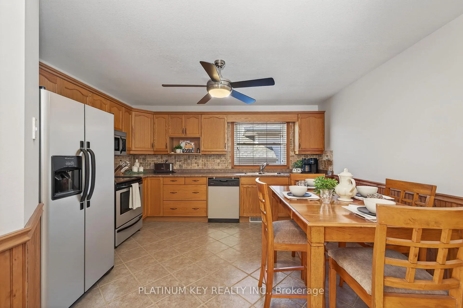 Photo 9 of 29 Dell Drive, Strathroy-Caradoc, SW — HOMEH