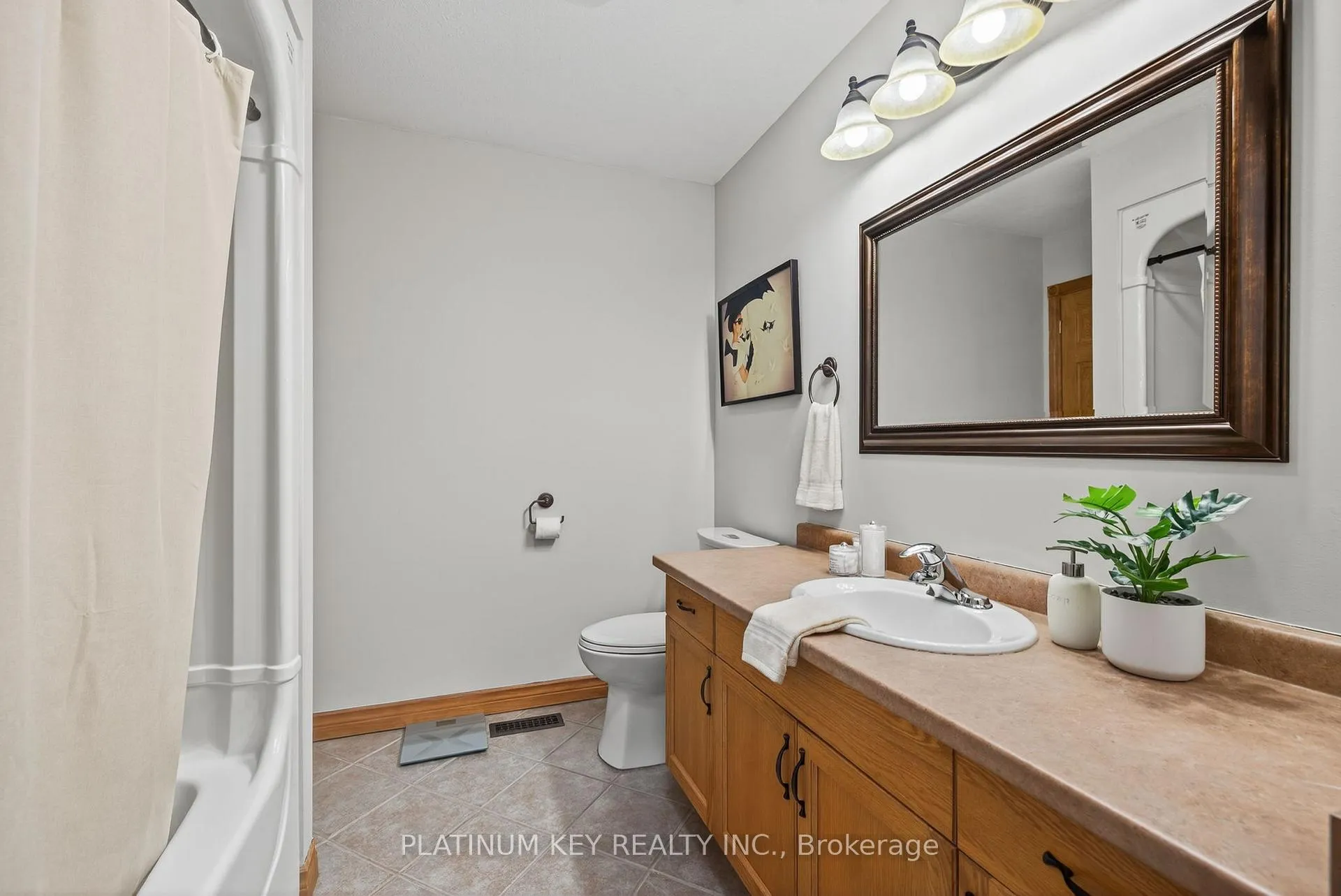 Photo 14 of 29 Dell Drive, Strathroy-Caradoc, SW — HOMEH