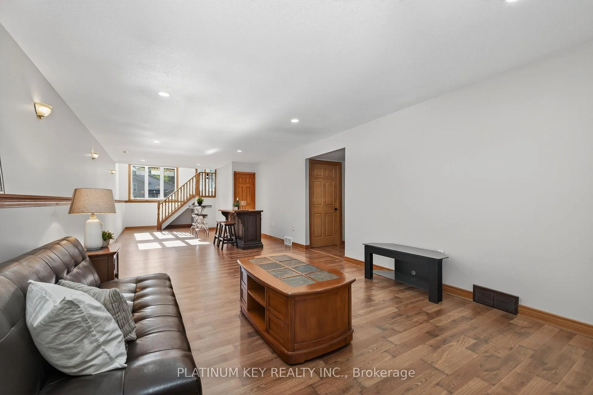 Photo 20 of 29 Dell Drive, Strathroy-Caradoc, SW — HOMEH