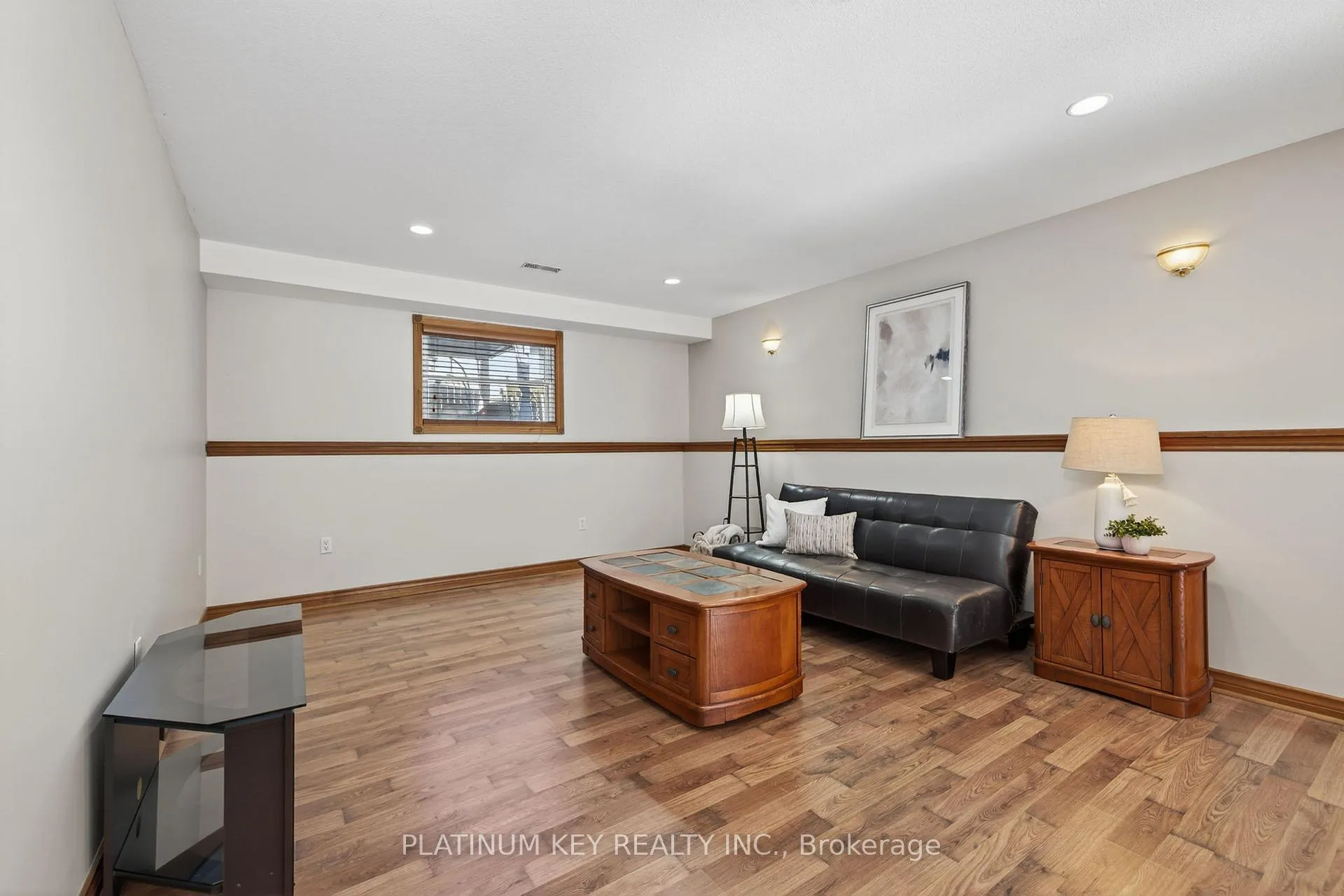 Photo 21 of 29 Dell Drive, Strathroy-Caradoc, SW — HOMEH