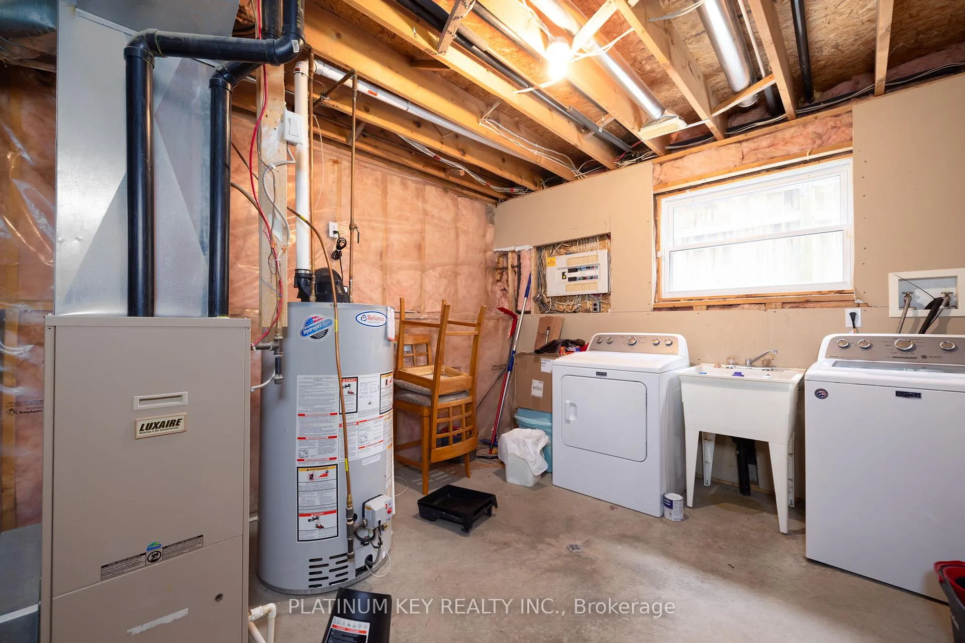 Photo 24 of 29 Dell Drive, Strathroy-Caradoc, SW — HOMEH