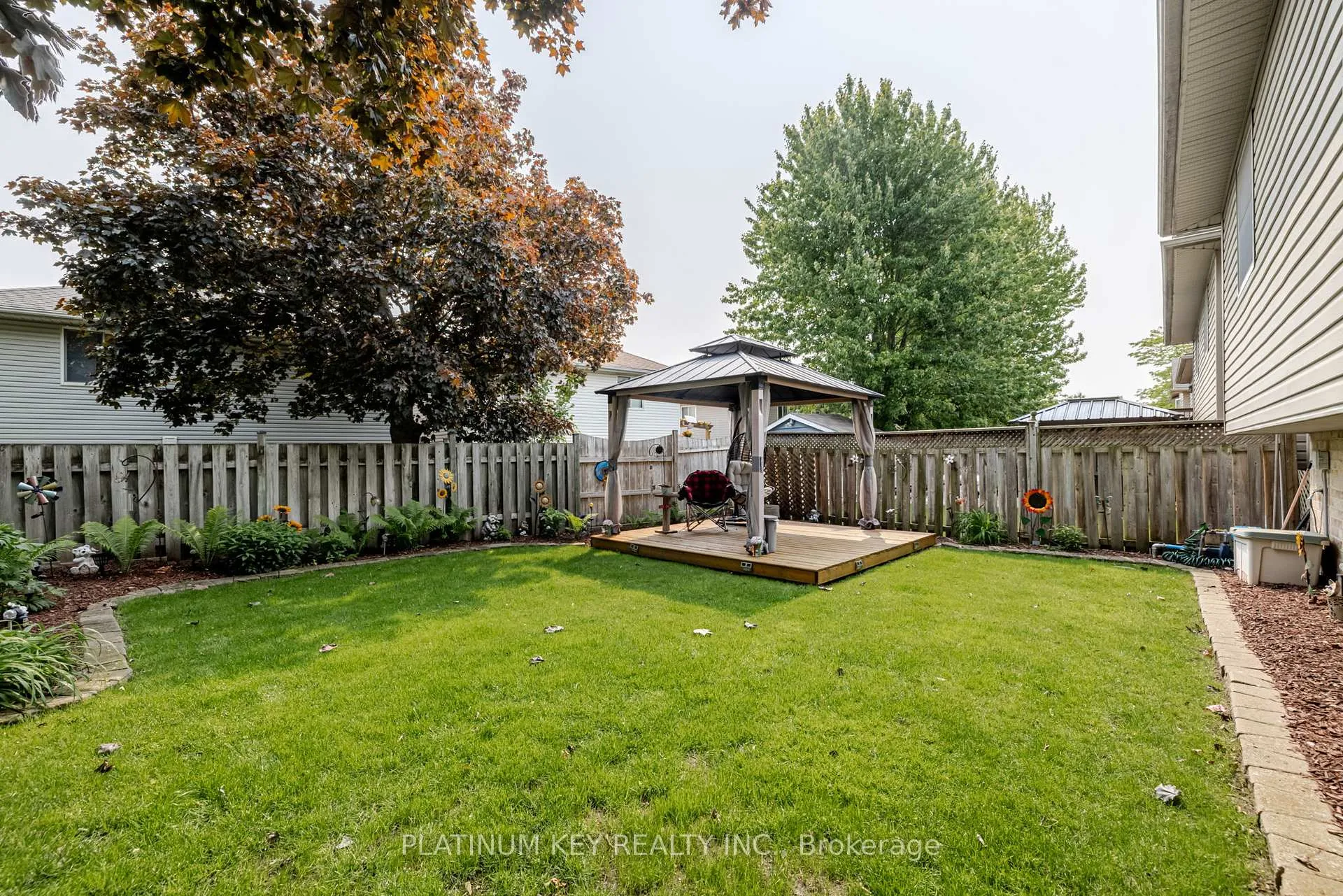 Photo 26 of 29 Dell Drive, Strathroy-Caradoc, SW — HOMEH