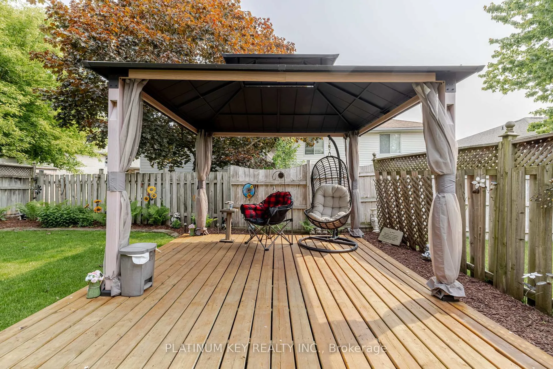 Photo 28 of 29 Dell Drive, Strathroy-Caradoc, SW — HOMEH