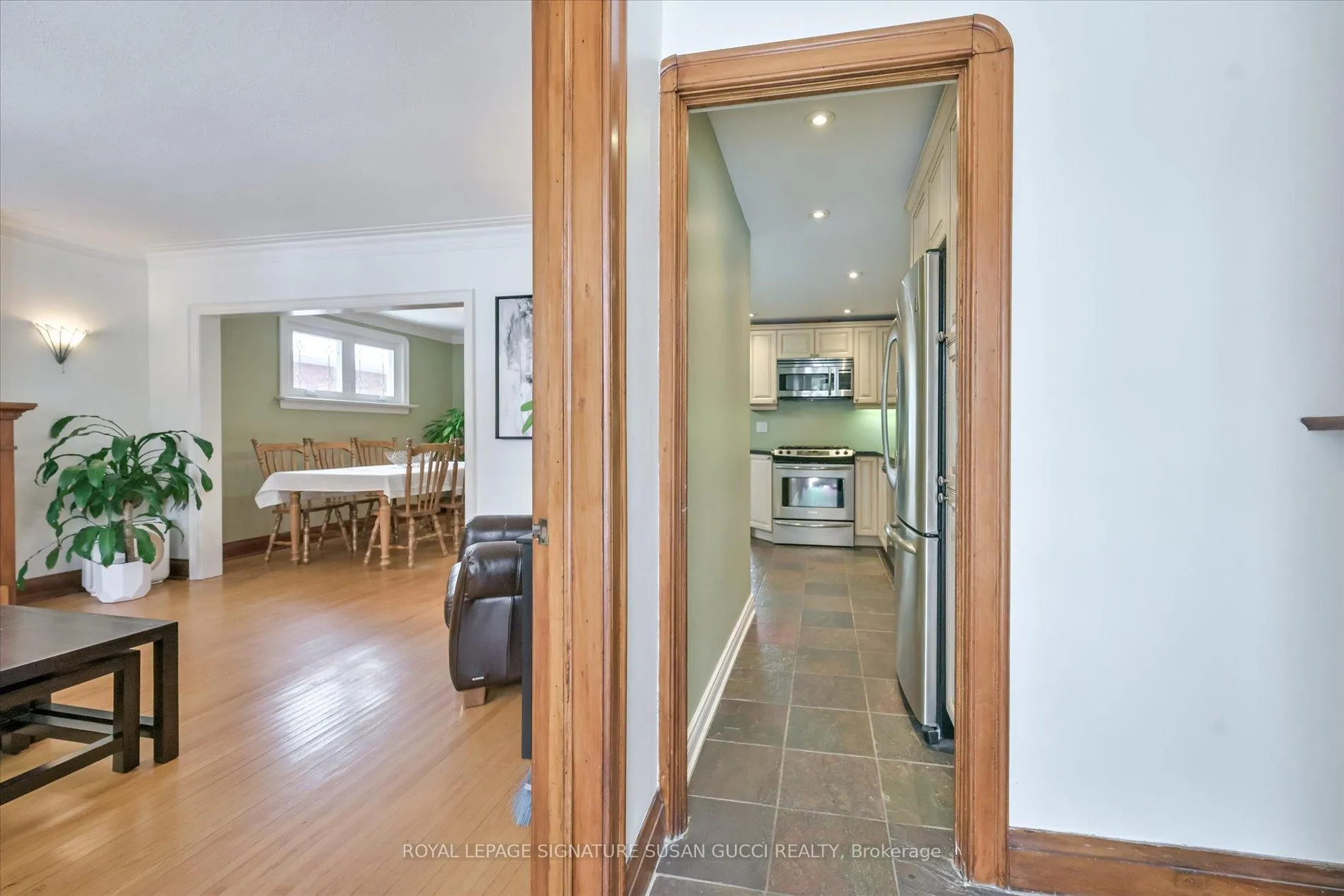 Photo 4 of 8 Fairside Avenue, Toronto, Danforth Village-East York — HOMEH