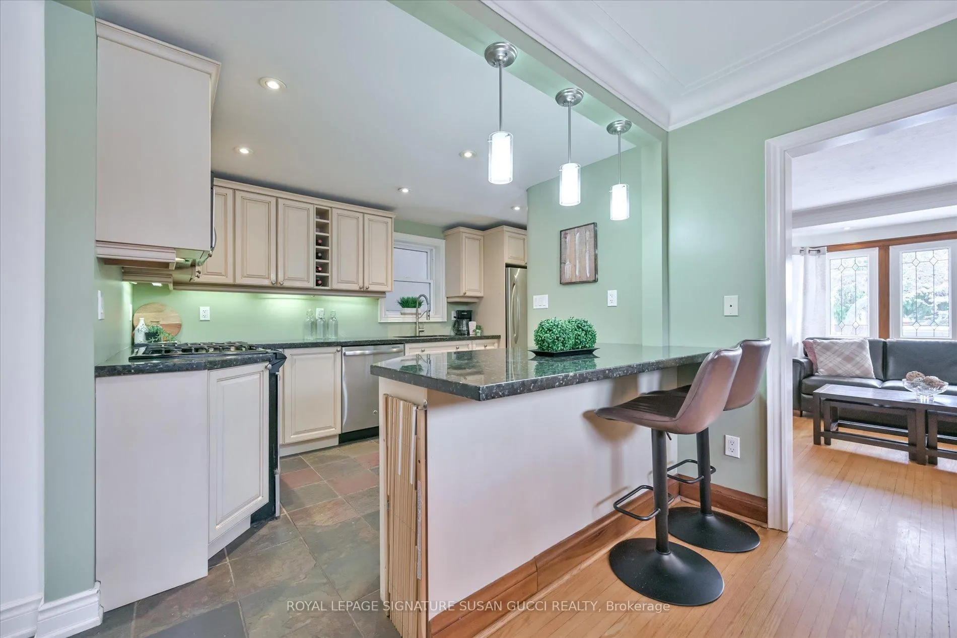 Photo 10 of 8 Fairside Avenue, Toronto, Danforth Village-East York — HOMEH
