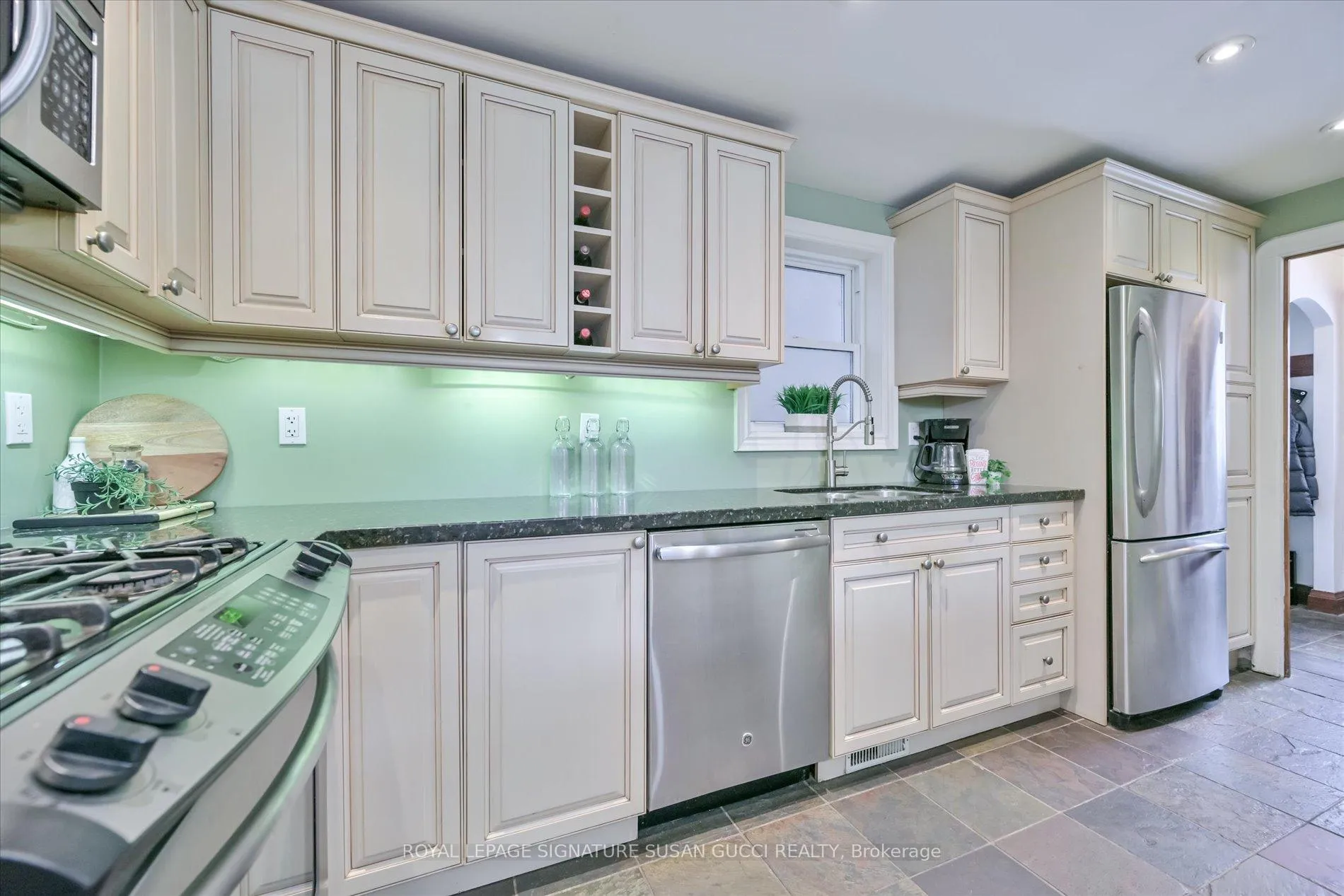 Photo 11 of 8 Fairside Avenue, Toronto, Danforth Village-East York — HOMEH