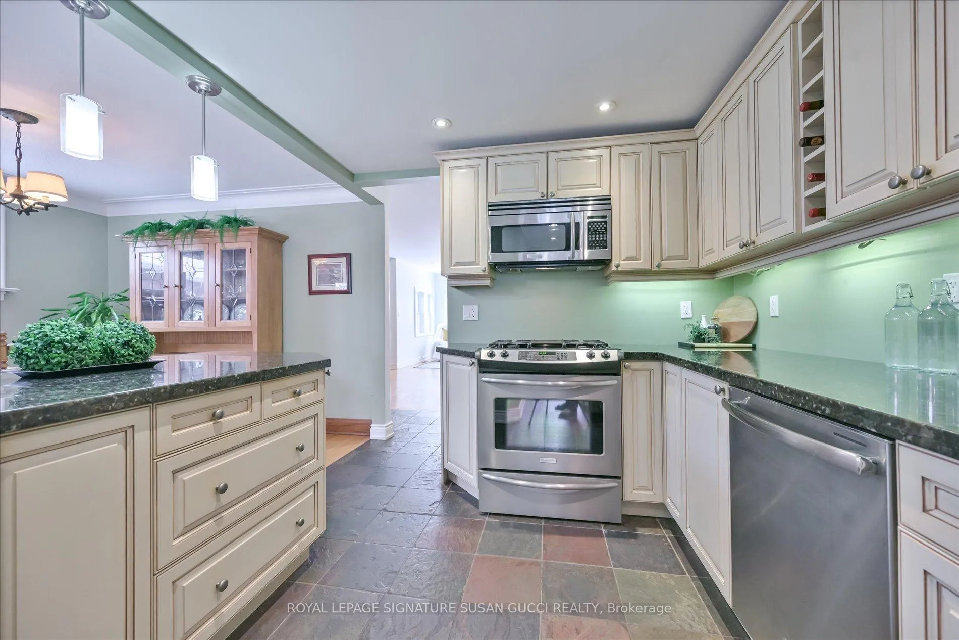 Photo 12 of 8 Fairside Avenue, Toronto, Danforth Village-East York — HOMEH