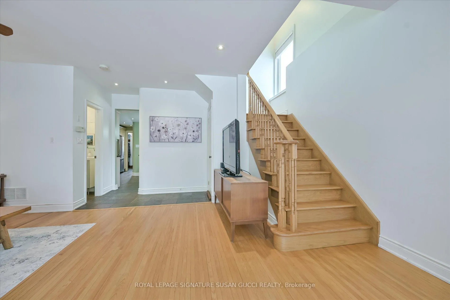 Photo 17 of 8 Fairside Avenue, Toronto, Danforth Village-East York — HOMEH