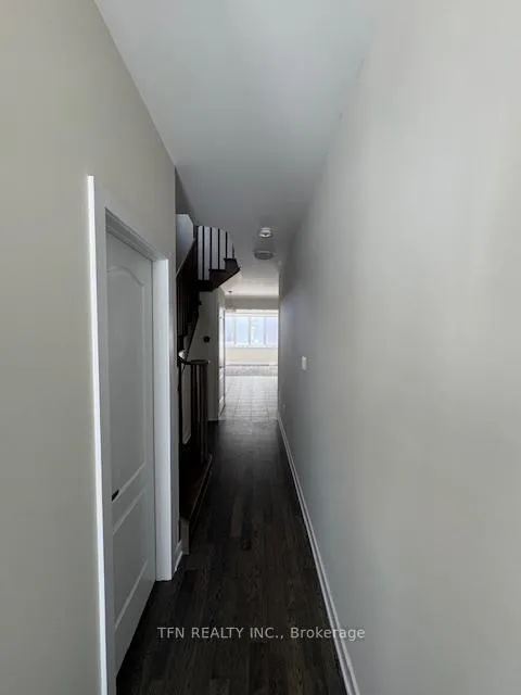 Photo 4 of 406 Eastbridge Avenue, Welland, Dain City — HOMEH