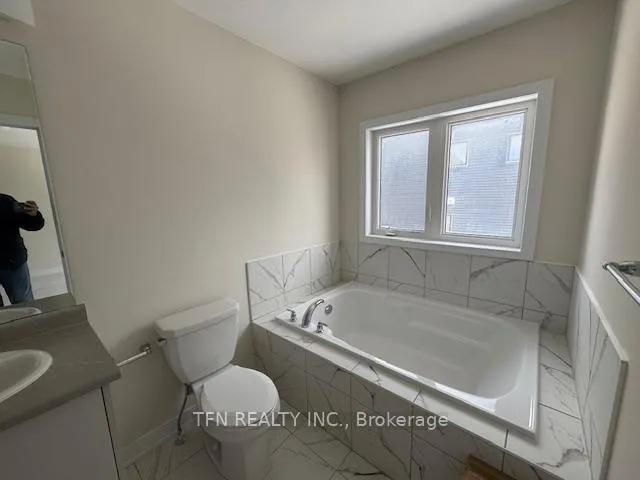 Photo 19 of 406 Eastbridge Avenue, Welland, Dain City — HOMEH