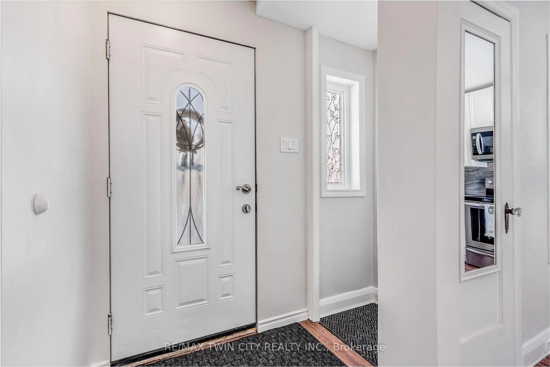 Photo 4 of 13 Devitt Avenue N, Waterloo — HOMEH