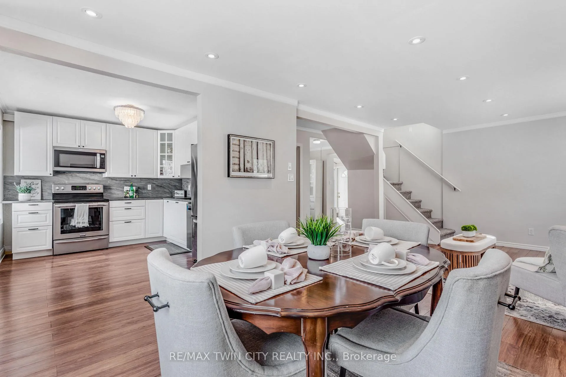 Photo 7 of 13 Devitt Avenue N, Waterloo — HOMEH