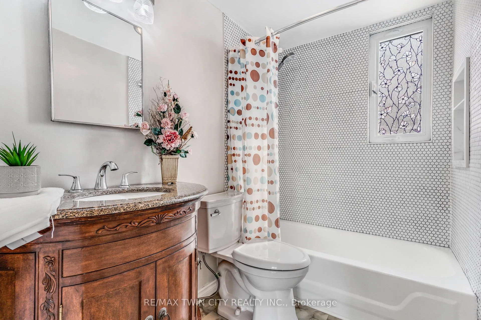 Photo 15 of 13 Devitt Avenue N, Waterloo — HOMEH
