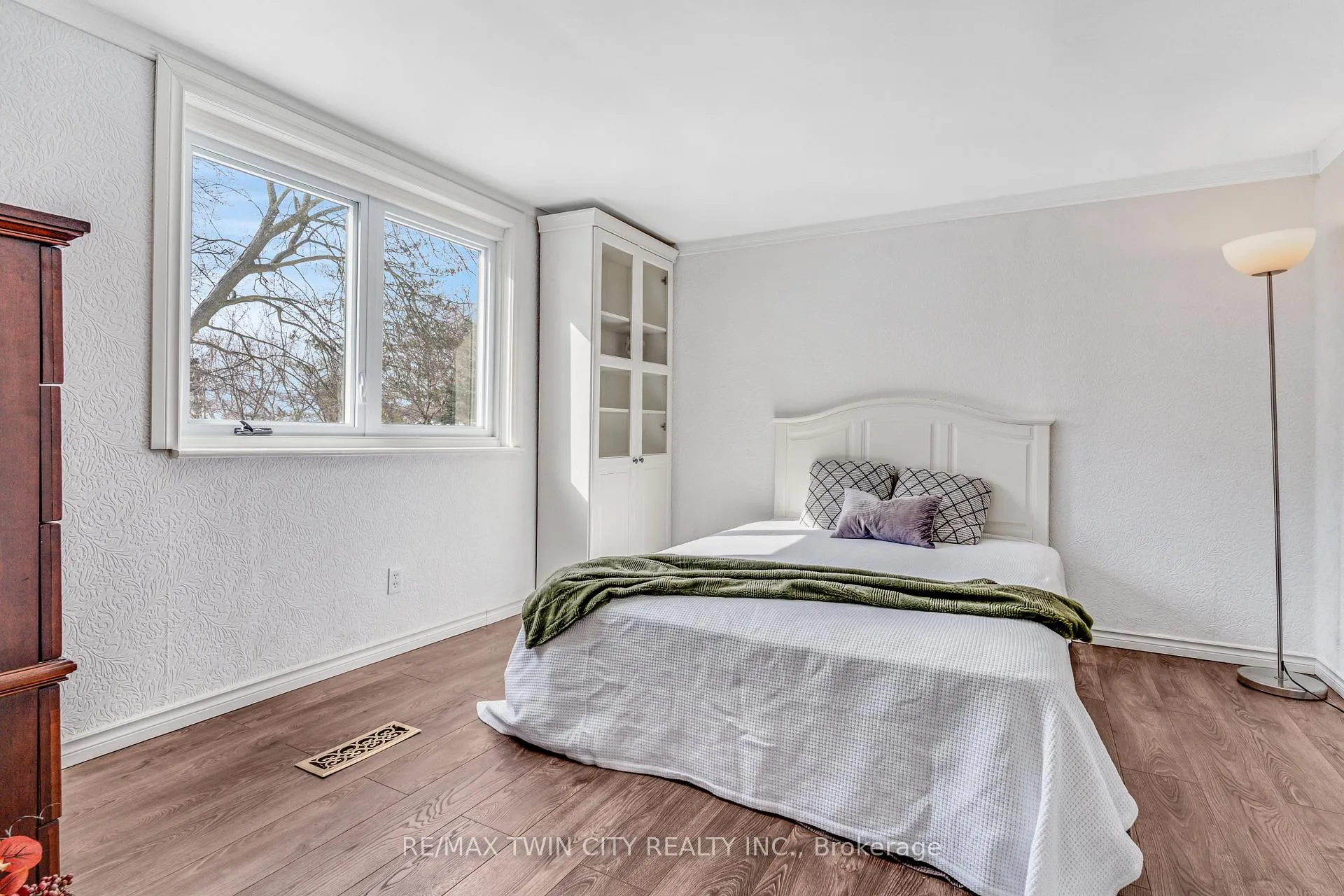 Photo 20 of 13 Devitt Avenue N, Waterloo — HOMEH