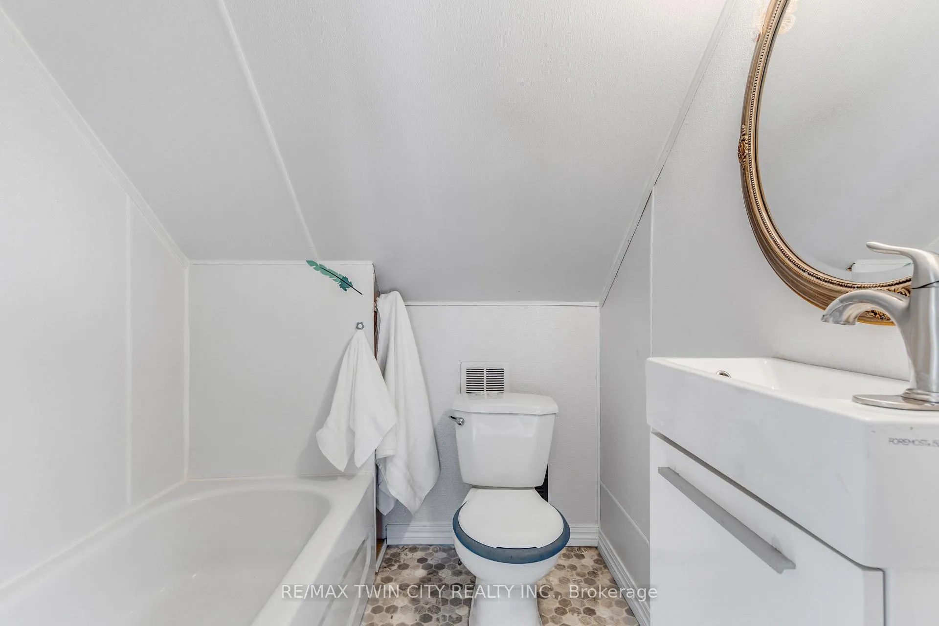Photo 24 of 13 Devitt Avenue N, Waterloo — HOMEH