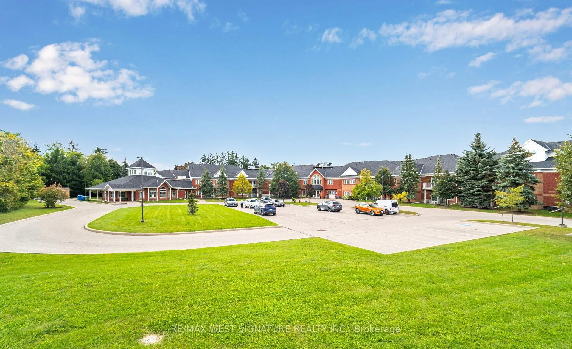 Photo 1 of Unit 216, 75 Treelawn Boulevard, Vaughan, Kleinburg — HOMEH