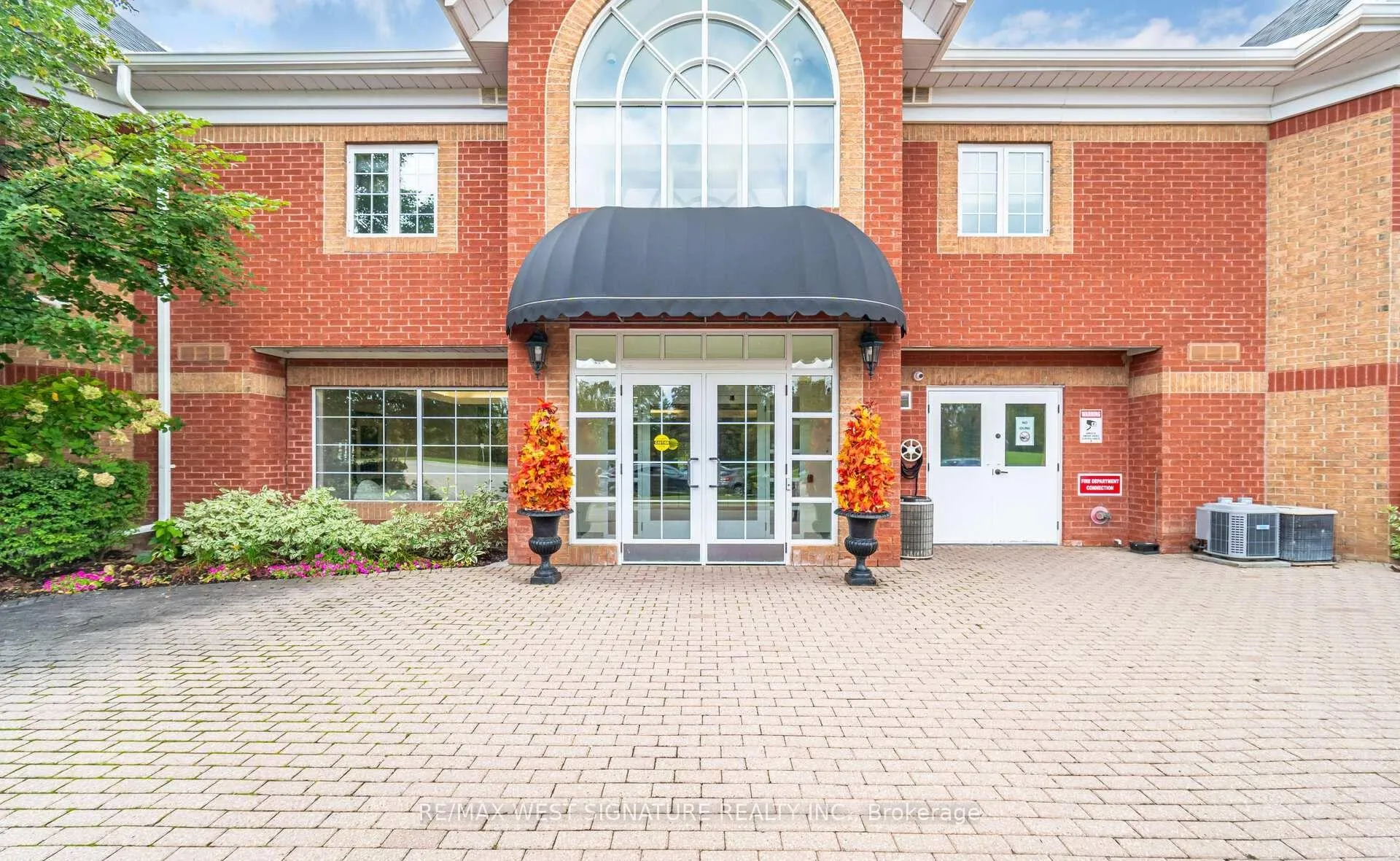 Photo 2 of Unit 216, 75 Treelawn Boulevard, Vaughan, Kleinburg — HOMEH