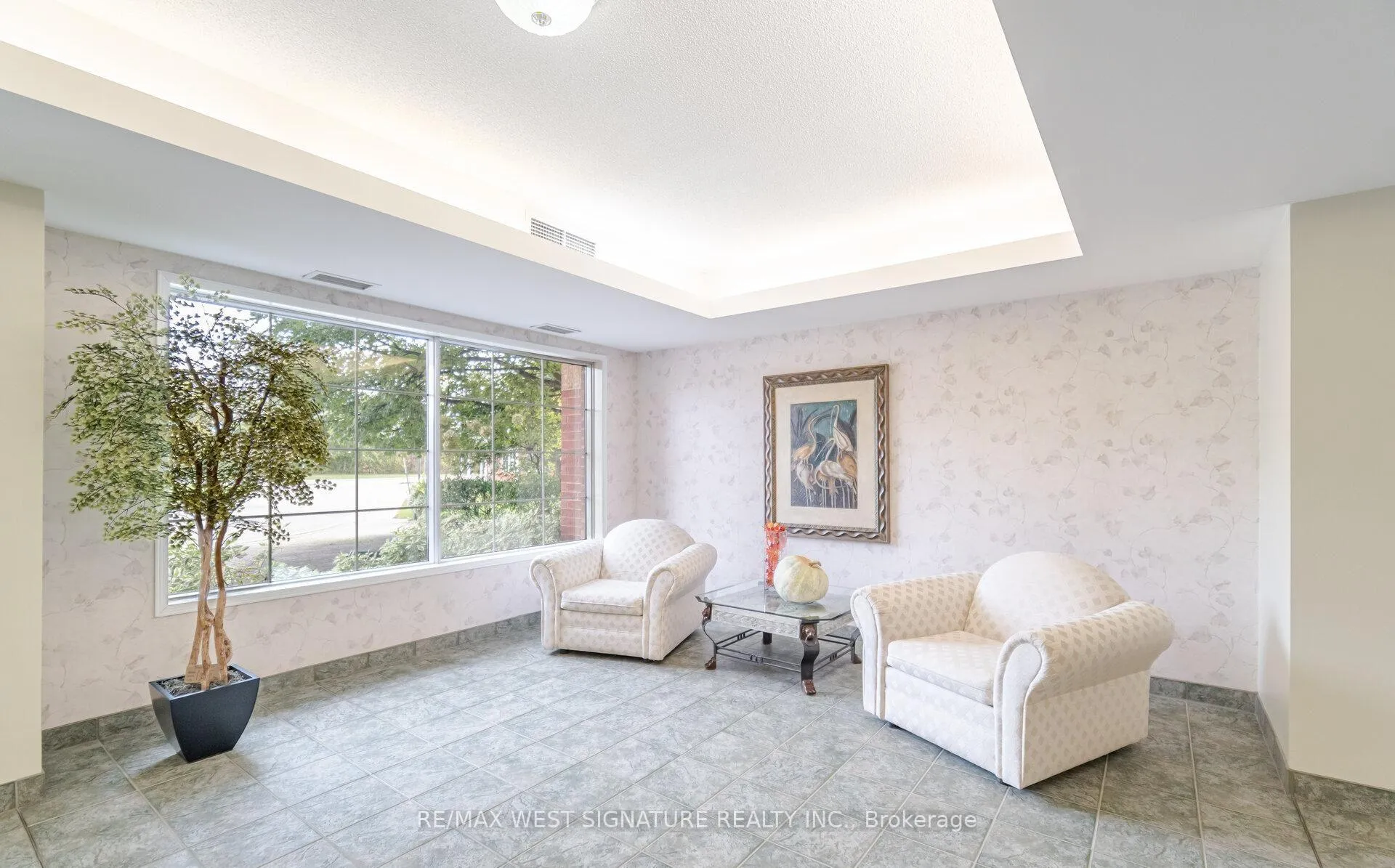 Photo 4 of Unit 216, 75 Treelawn Boulevard, Vaughan, Kleinburg — HOMEH