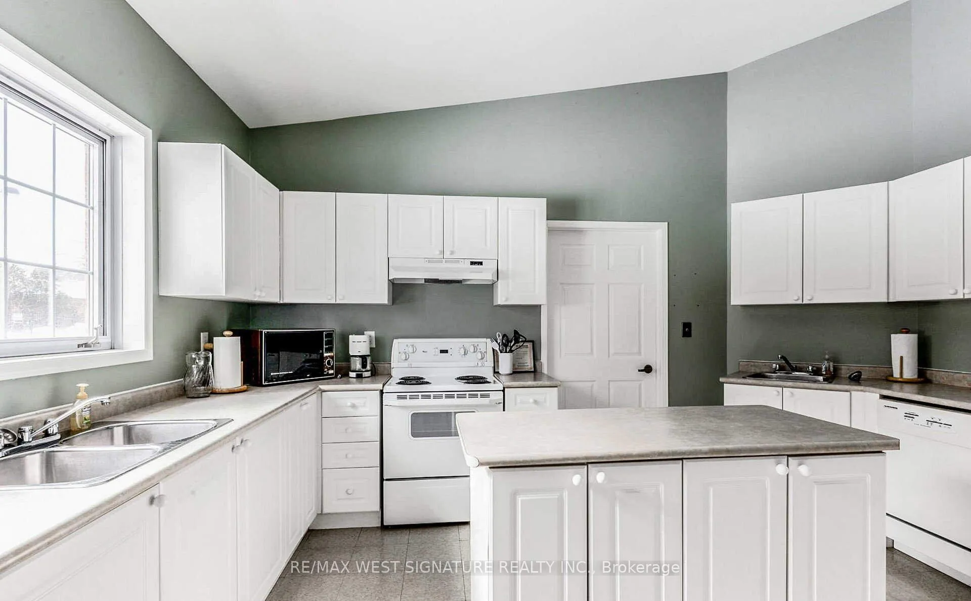 Photo 28 of Unit 216, 75 Treelawn Boulevard, Vaughan, Kleinburg — HOMEH