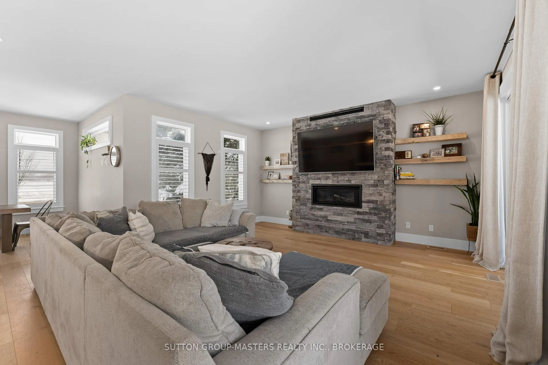 Photo 20 of 2483 Perth Road, Kingston, City North of 401 — HOMEH