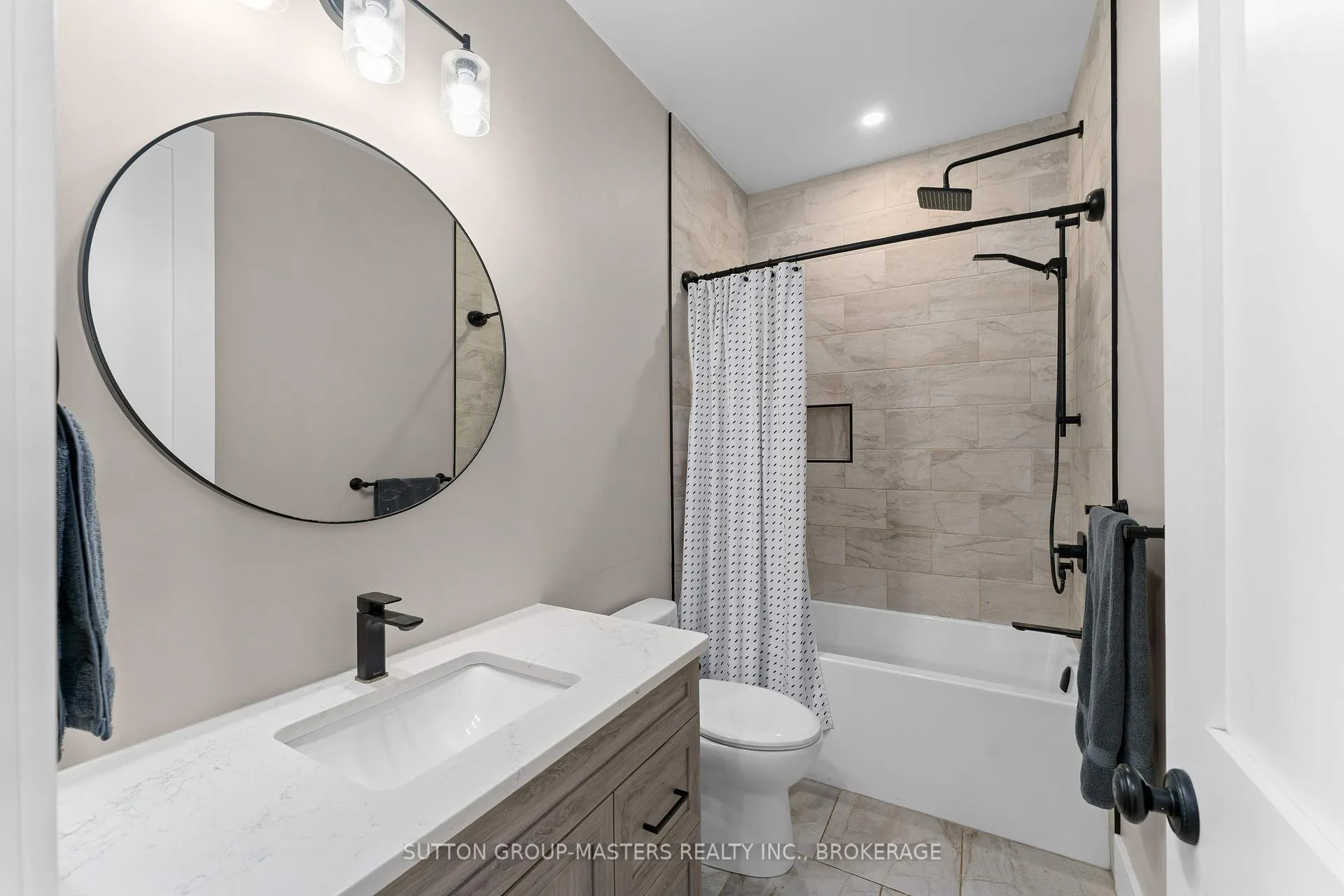 Photo 34 of 2483 Perth Road, Kingston, City North of 401 — HOMEH