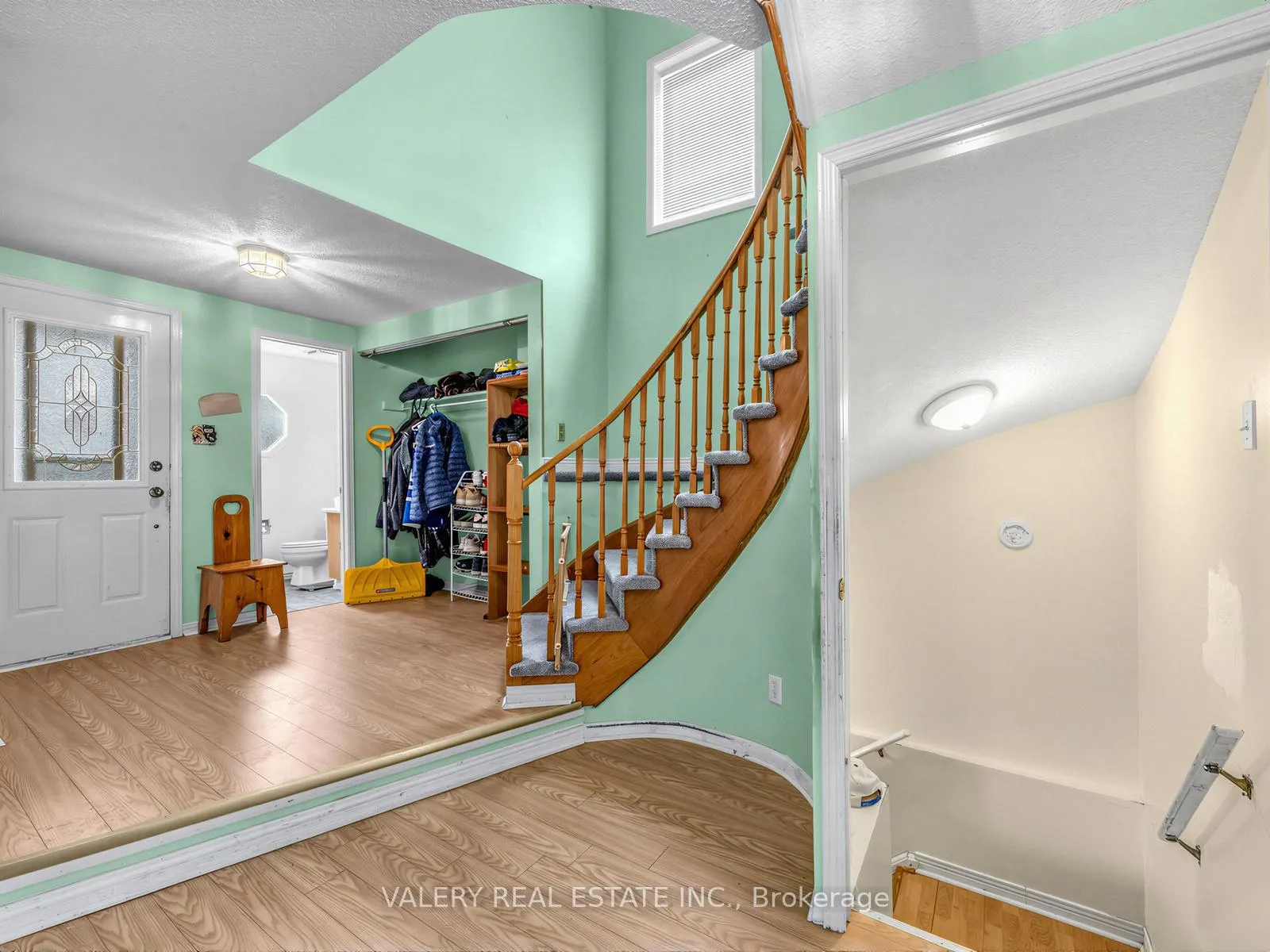 Photo 2 of 1610 Rawlings Drive, Pickering, Liverpool — HOMEH