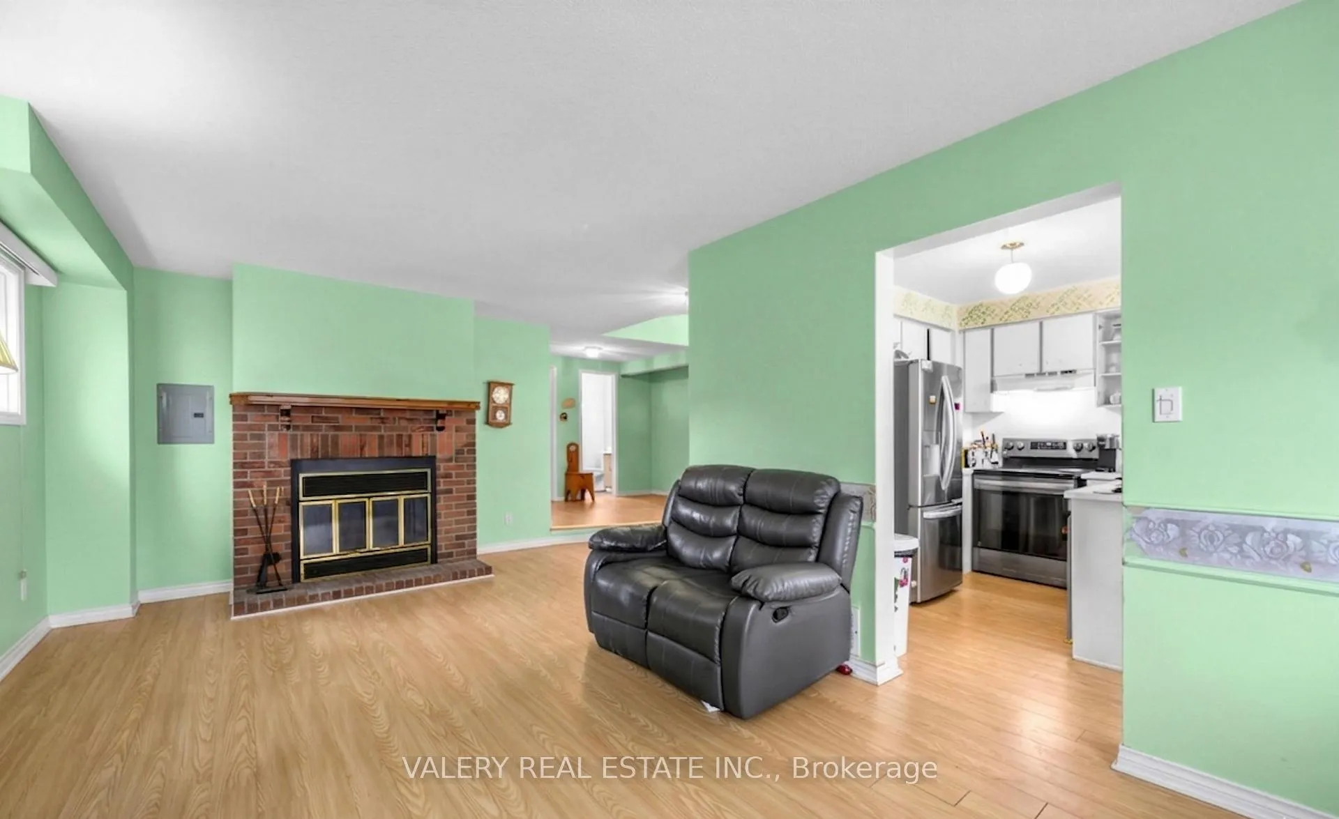 Photo 8 of 1610 Rawlings Drive, Pickering, Liverpool — HOMEH