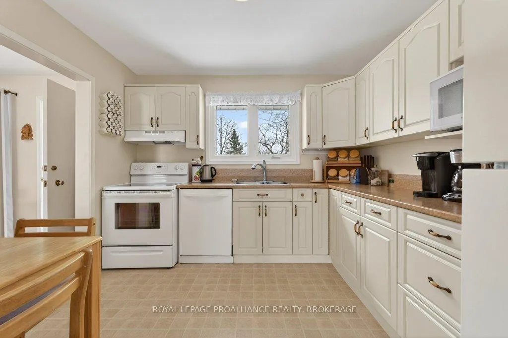 Photo 13 of 28 Pember Place, Kingston, Central City West — HOMEH