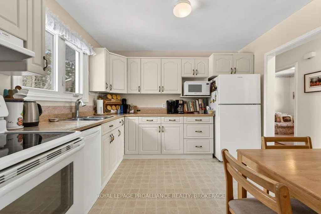 Photo 15 of 28 Pember Place, Kingston, Central City West — HOMEH