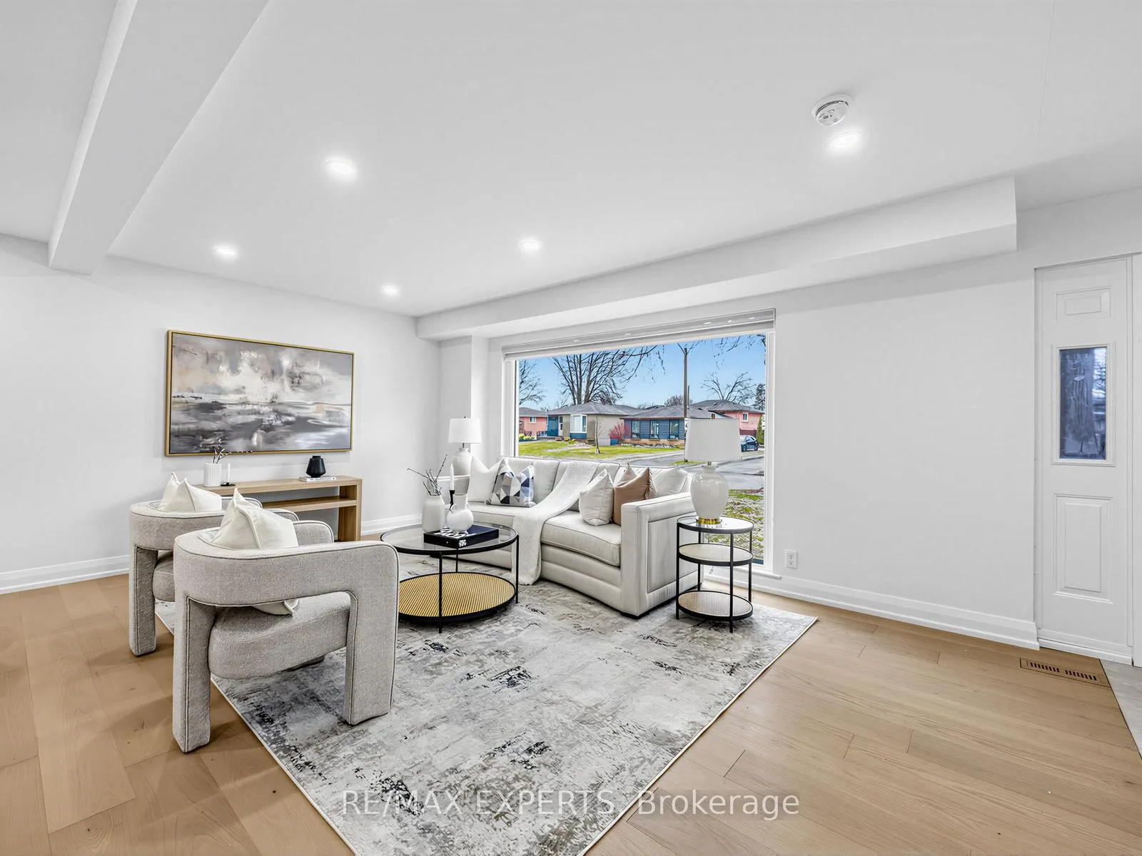 Photo 5 of 751 Lublin Avenue, Pickering, Bay Ridges — HOMEH