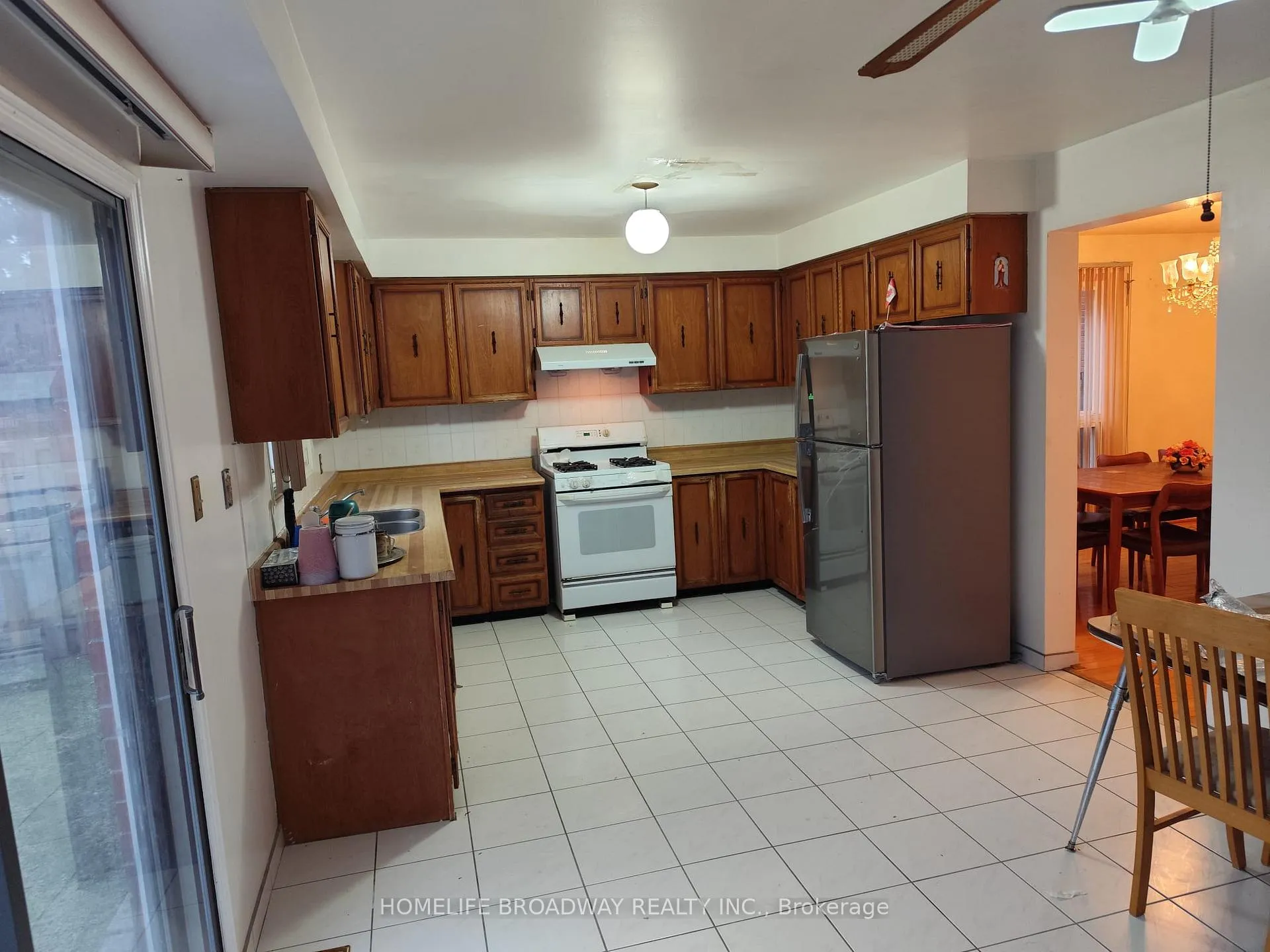 Photo 5 of 183 Aldergrove Drive, Markham, Milliken Mills East — HOMEH