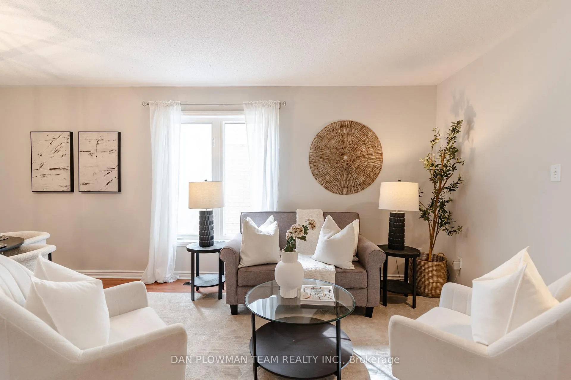 Photo 4 of 51 Hutton Place, Clarington, Bowmanville — HOMEH