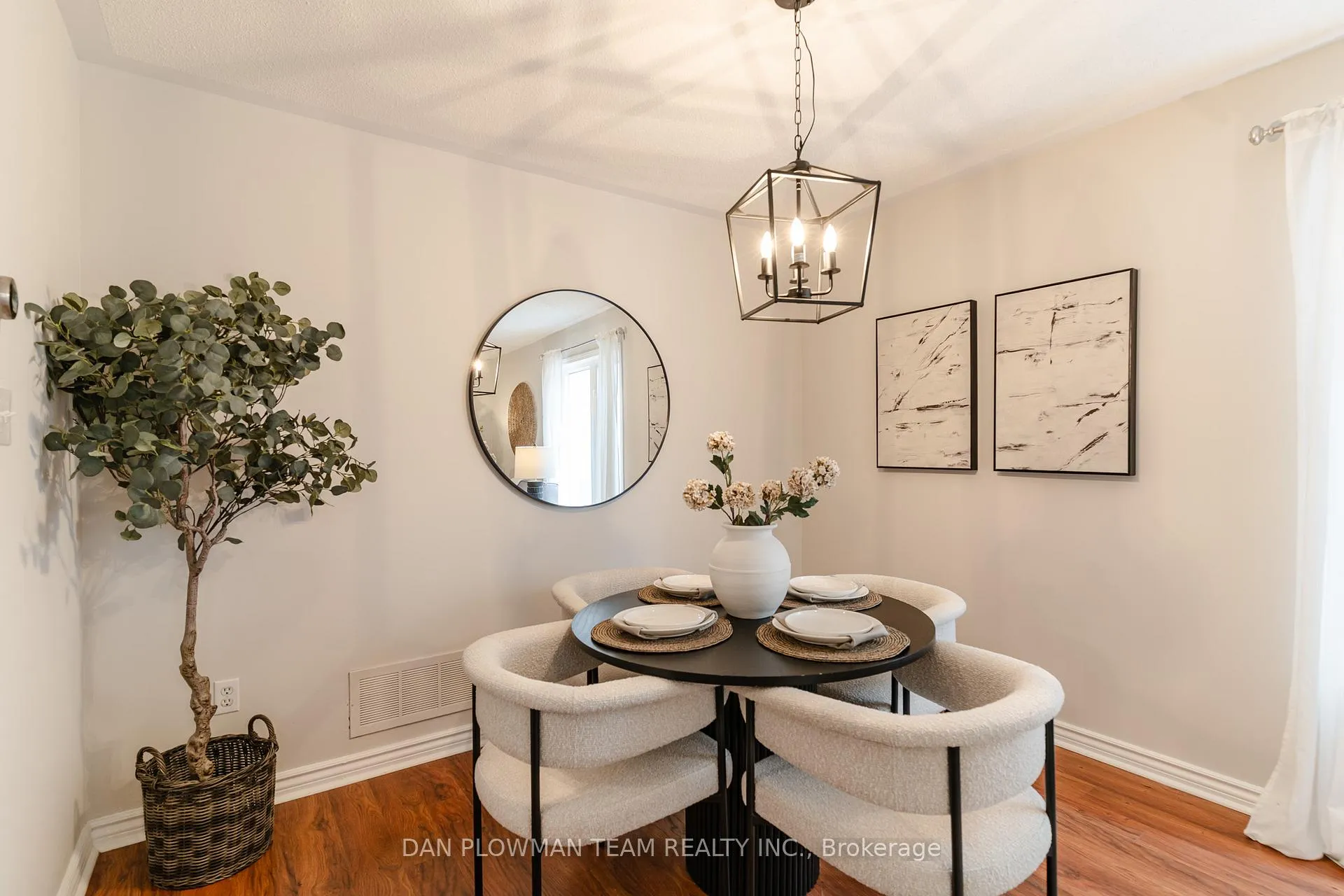 Photo 6 of 51 Hutton Place, Clarington, Bowmanville — HOMEH