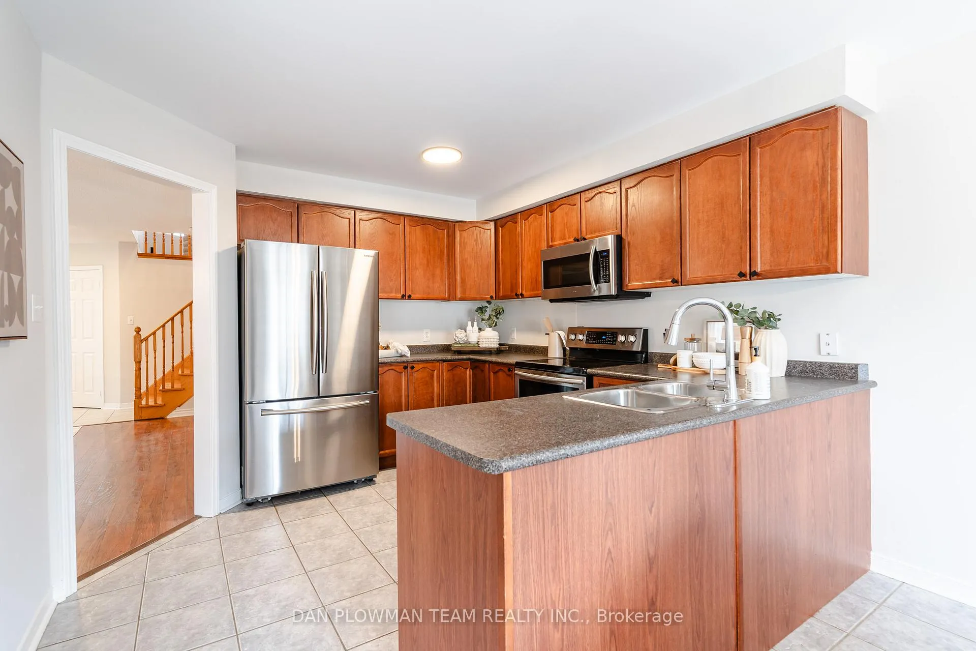 Photo 9 of 51 Hutton Place, Clarington, Bowmanville — HOMEH