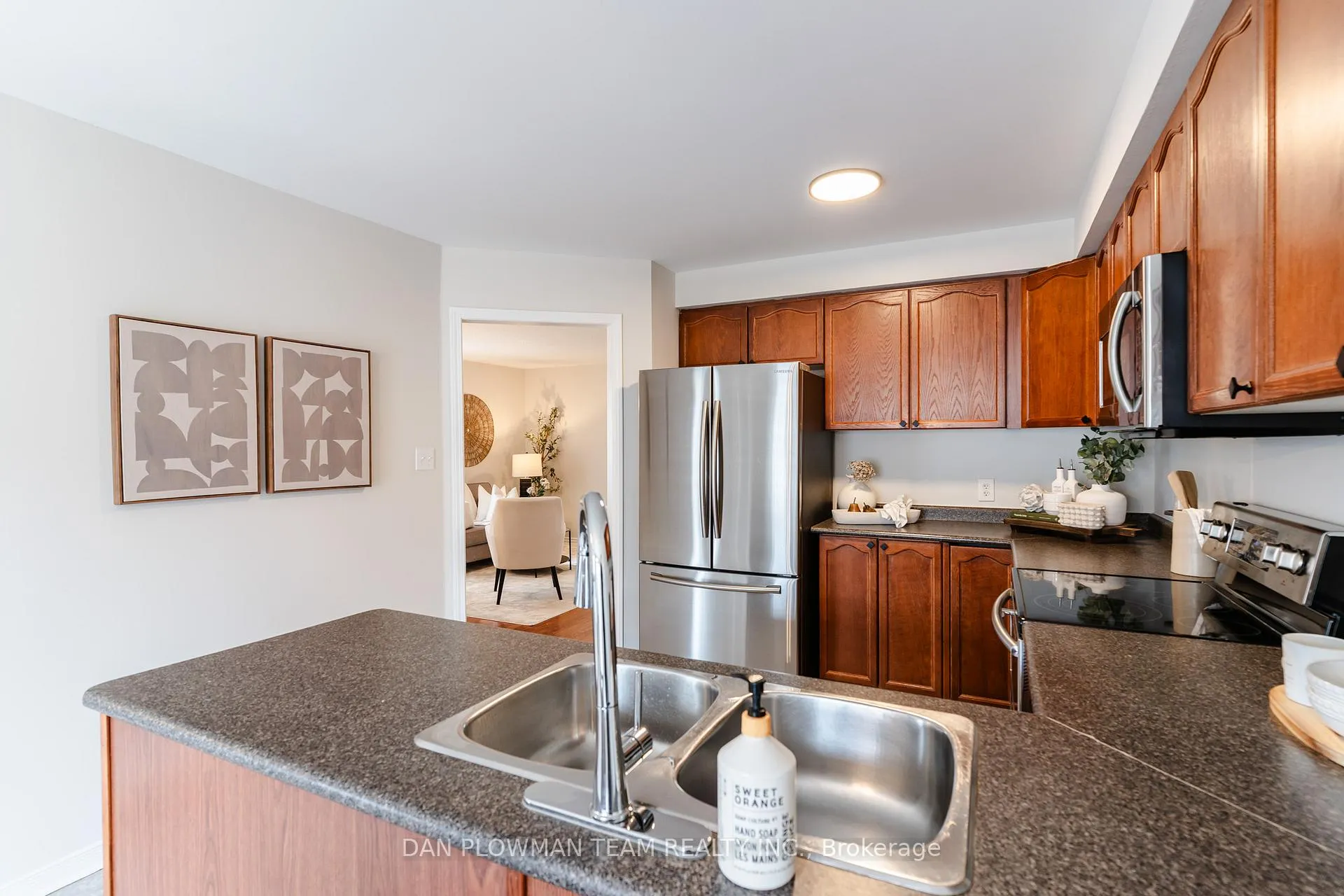 Photo 10 of 51 Hutton Place, Clarington, Bowmanville — HOMEH