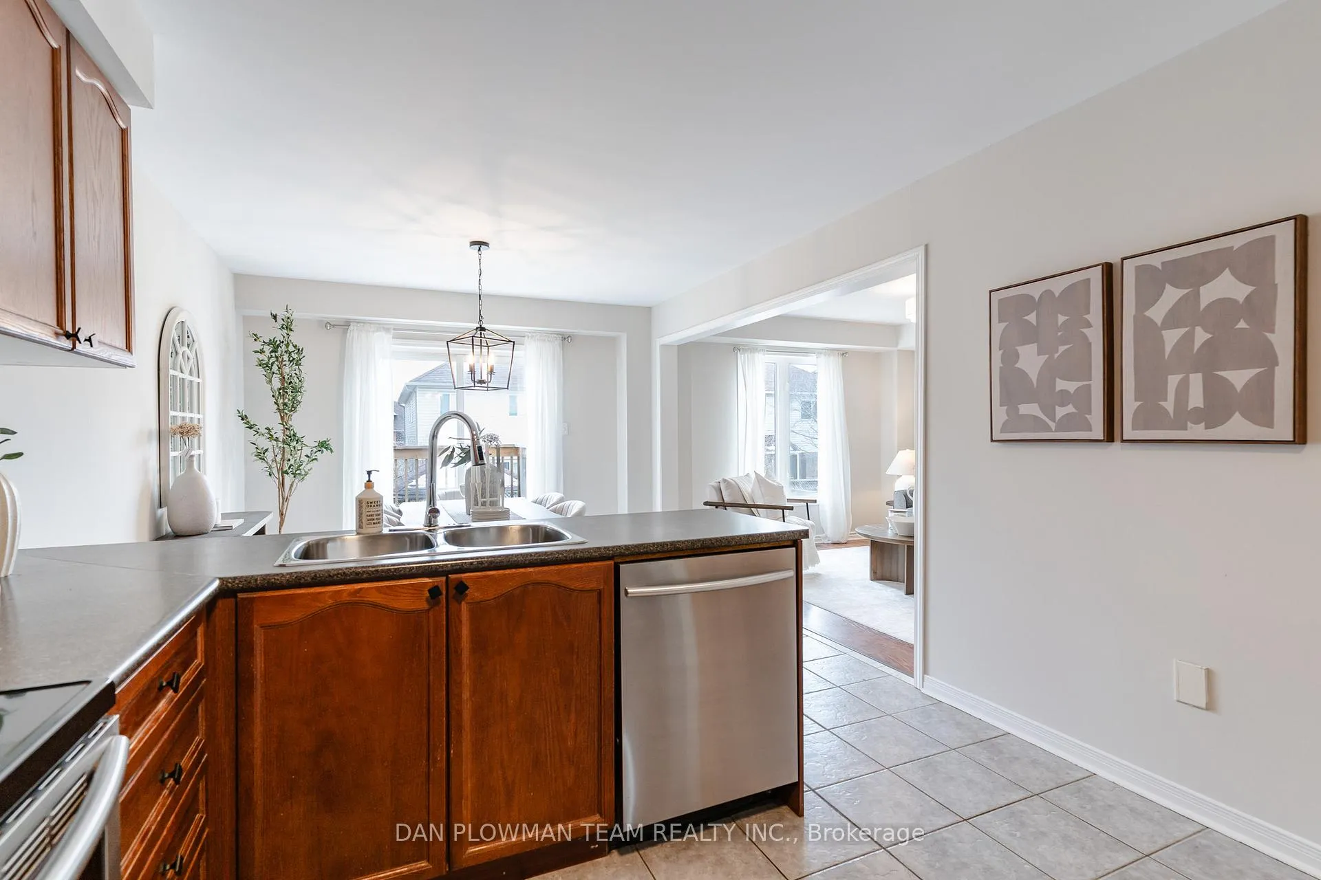 Photo 11 of 51 Hutton Place, Clarington, Bowmanville — HOMEH
