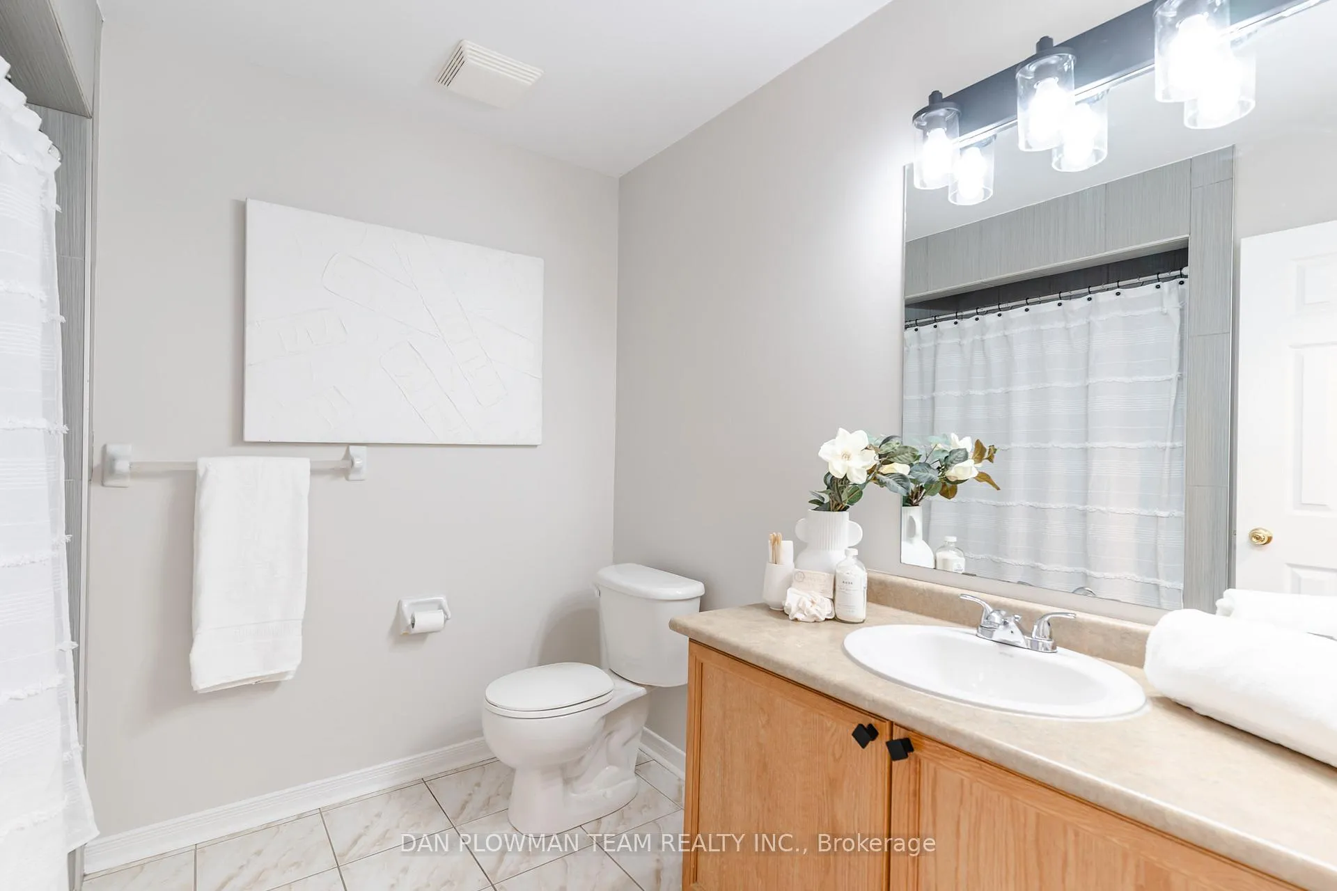 Photo 29 of 51 Hutton Place, Clarington, Bowmanville — HOMEH