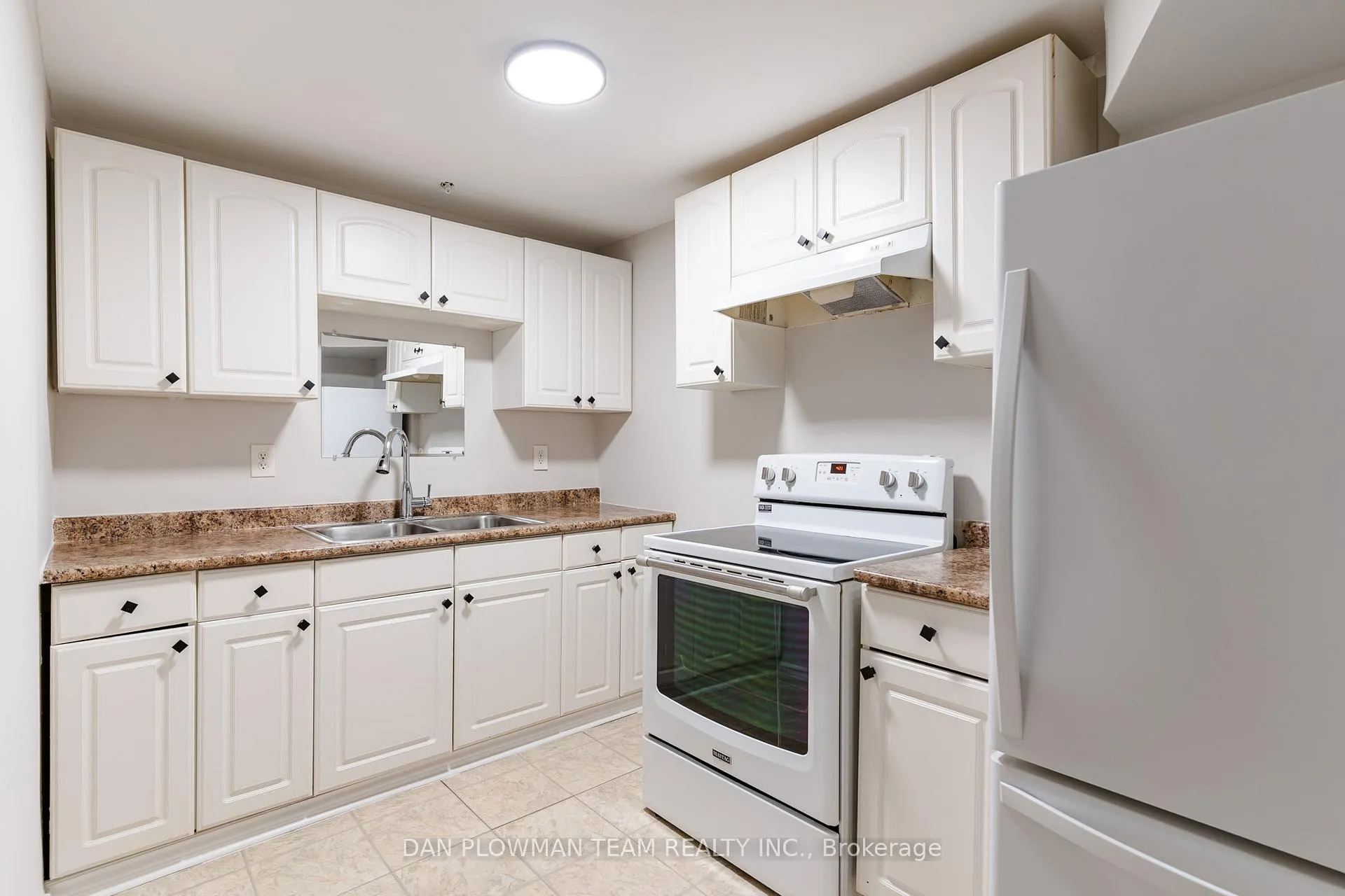 Photo 35 of 51 Hutton Place, Clarington, Bowmanville — HOMEH