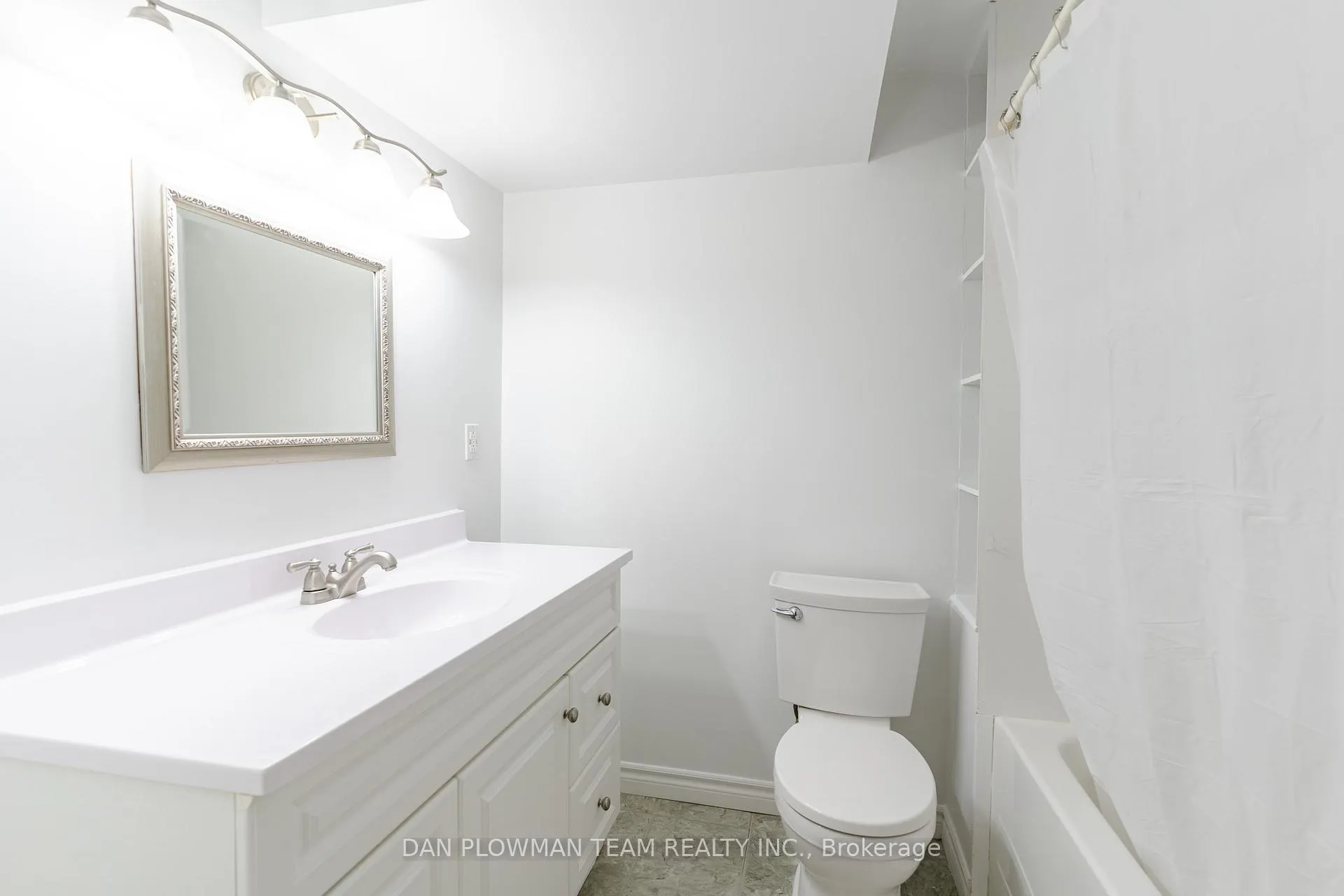 Photo 36 of 51 Hutton Place, Clarington, Bowmanville — HOMEH