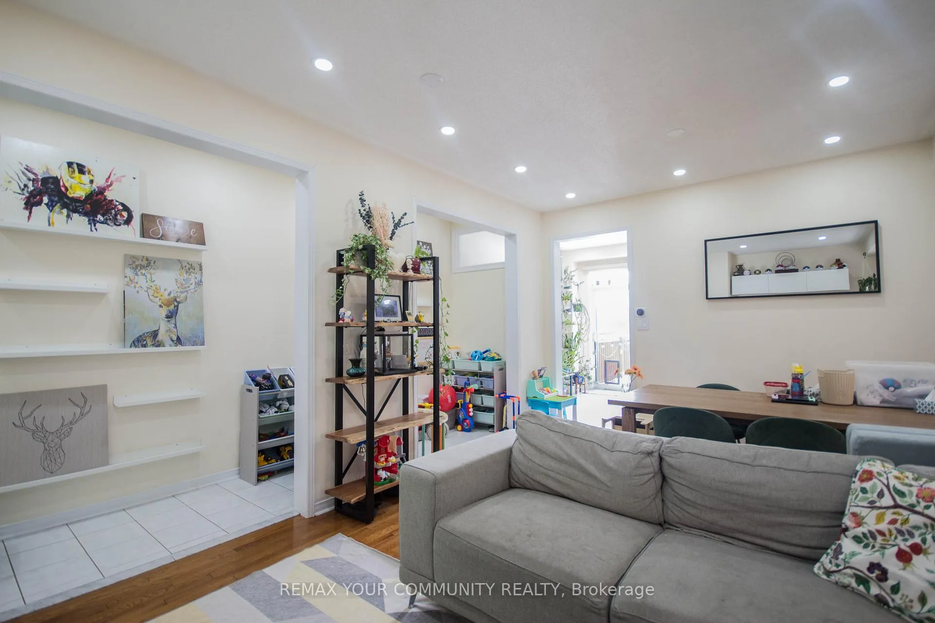 Photo 2 of 15 Voysey Way, Markham, Cedarwood — HOMEH
