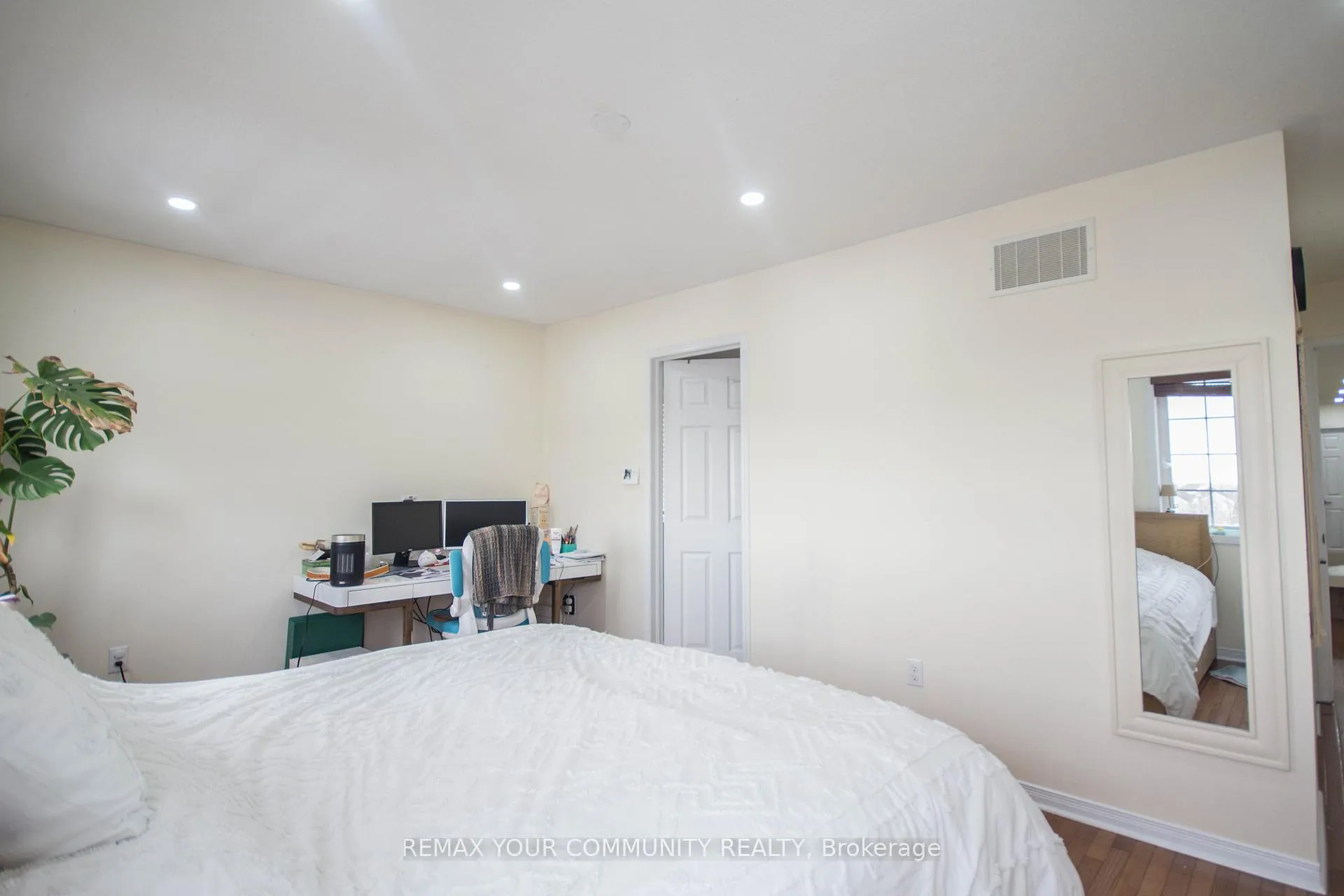 Photo 9 of 15 Voysey Way, Markham, Cedarwood — HOMEH