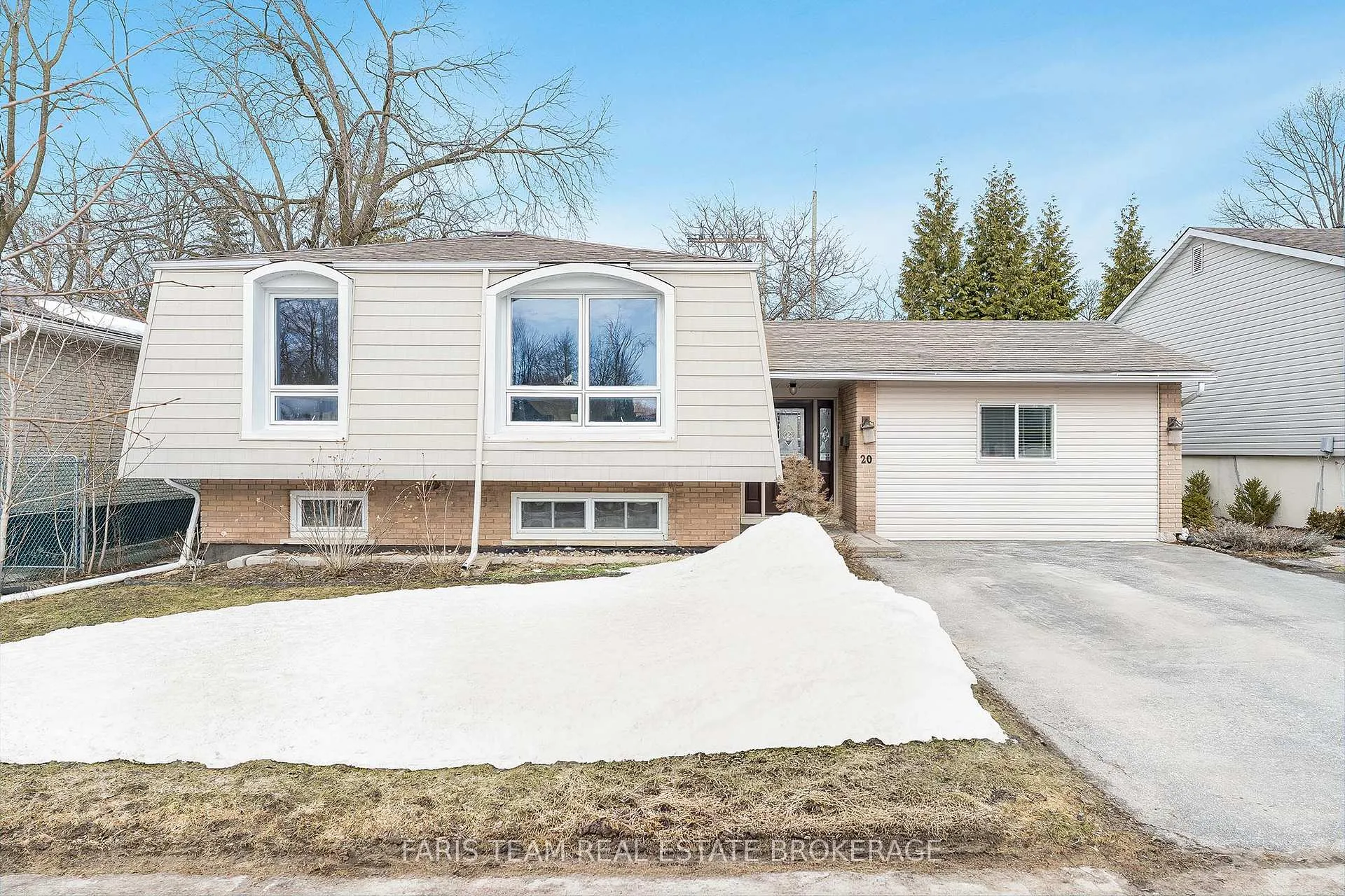Photo 1 of 20 Indian Arrow Road, Barrie, North Shore — HOMEH