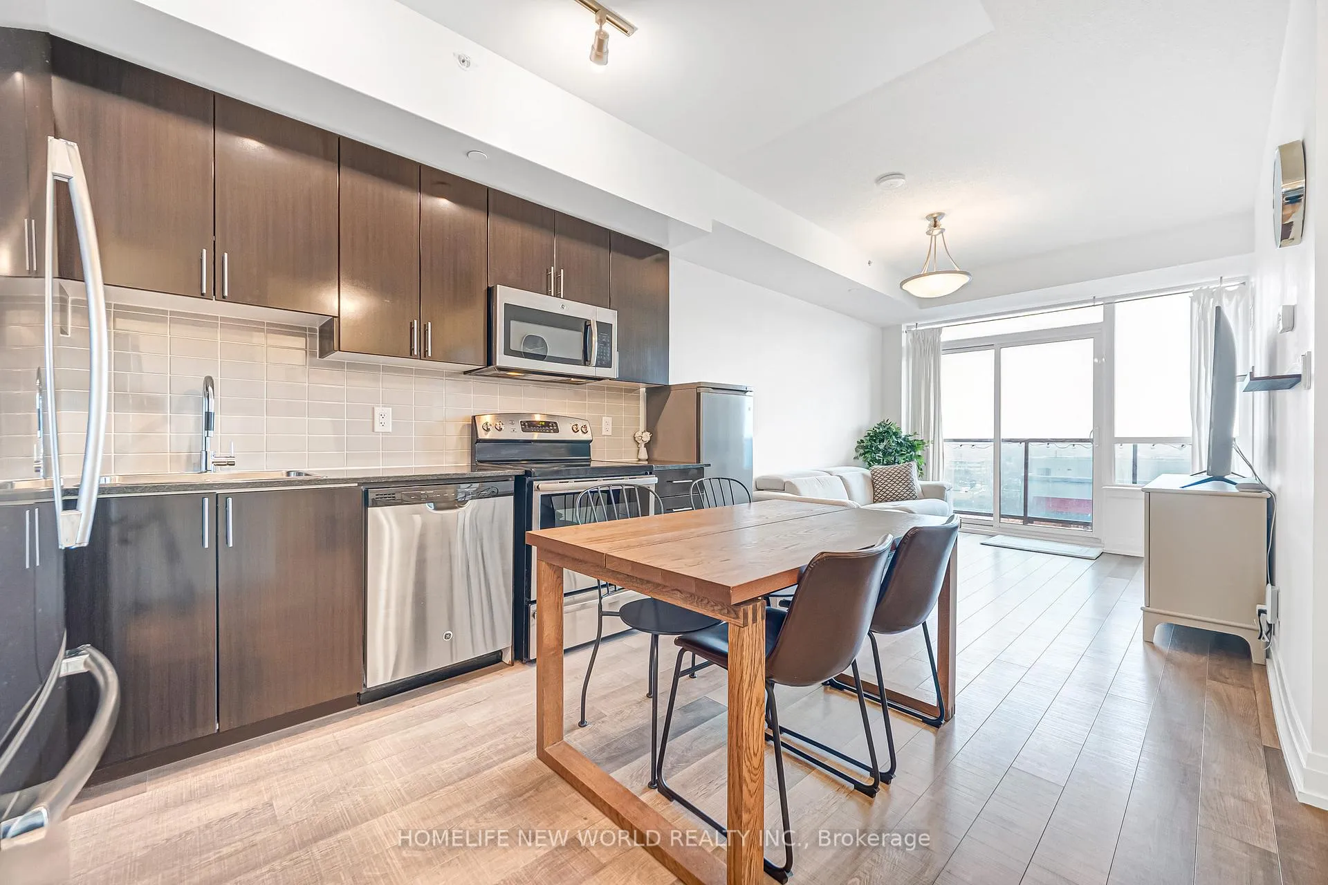 Photo 5 of Unit 501, 7165 Yonge Street, Markham, Grandview — HOMEH