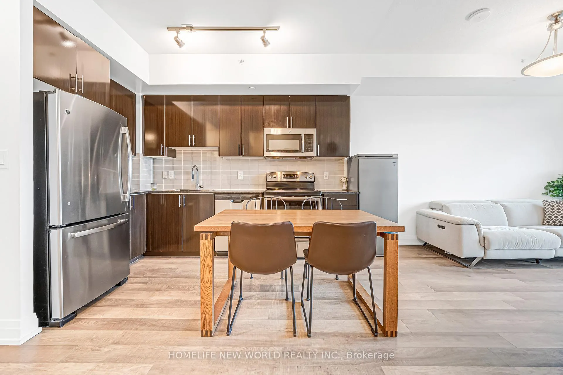 Photo 7 of Unit 501, 7165 Yonge Street, Markham, Grandview — HOMEH