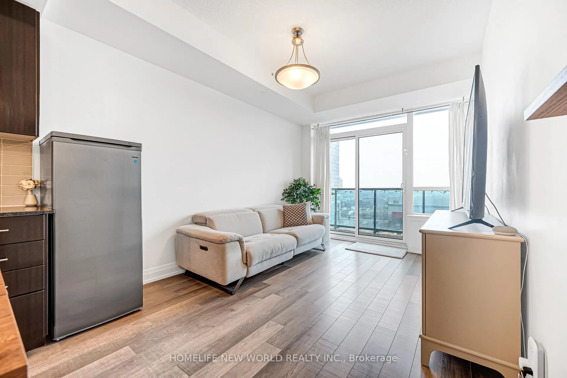 Photo 11 of Unit 501, 7165 Yonge Street, Markham, Grandview — HOMEH