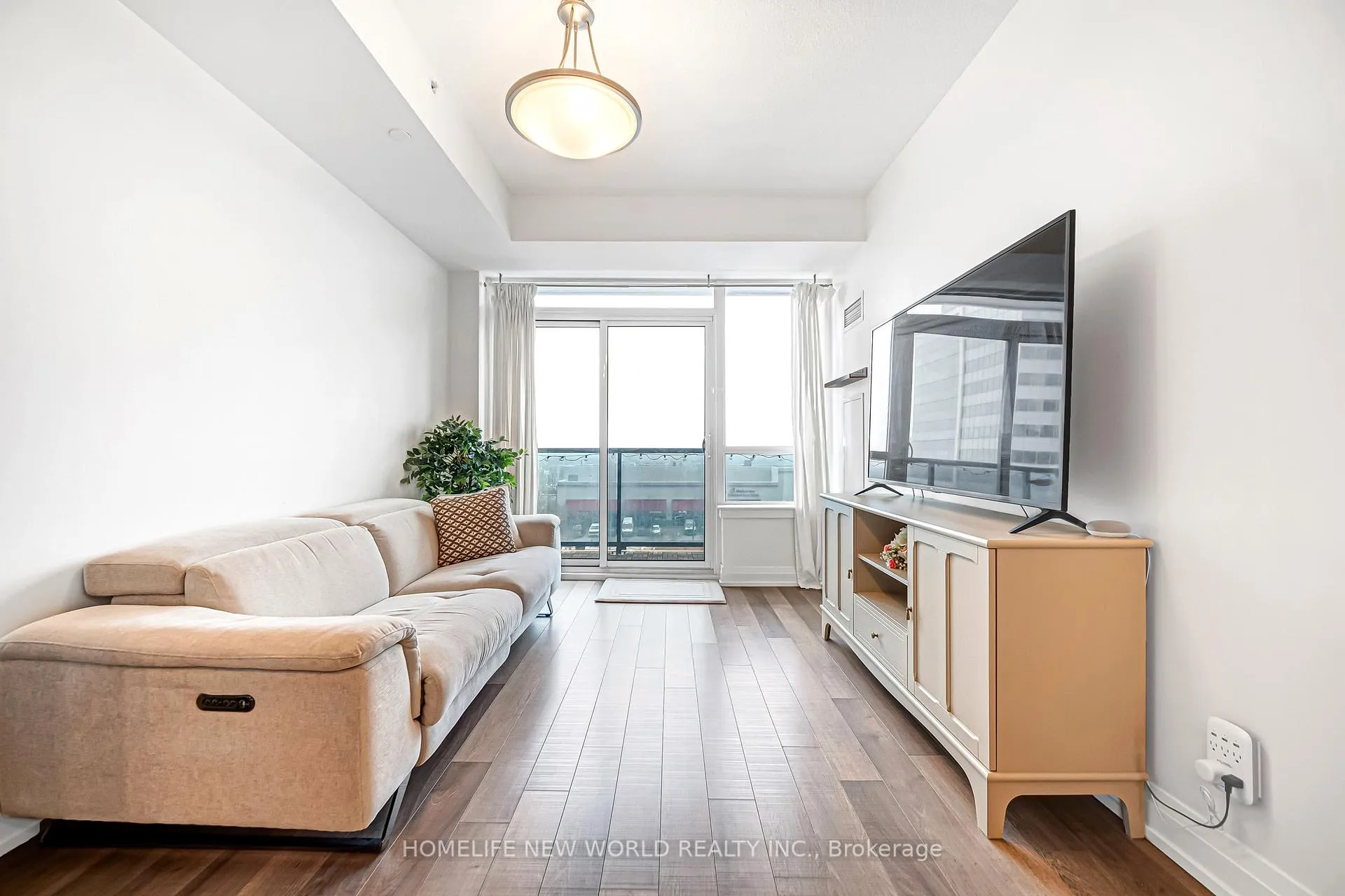 Photo 13 of Unit 501, 7165 Yonge Street, Markham, Grandview — HOMEH