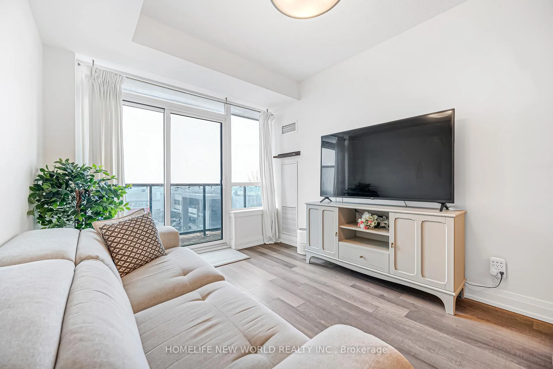 Photo 14 of Unit 501, 7165 Yonge Street, Markham, Grandview — HOMEH
