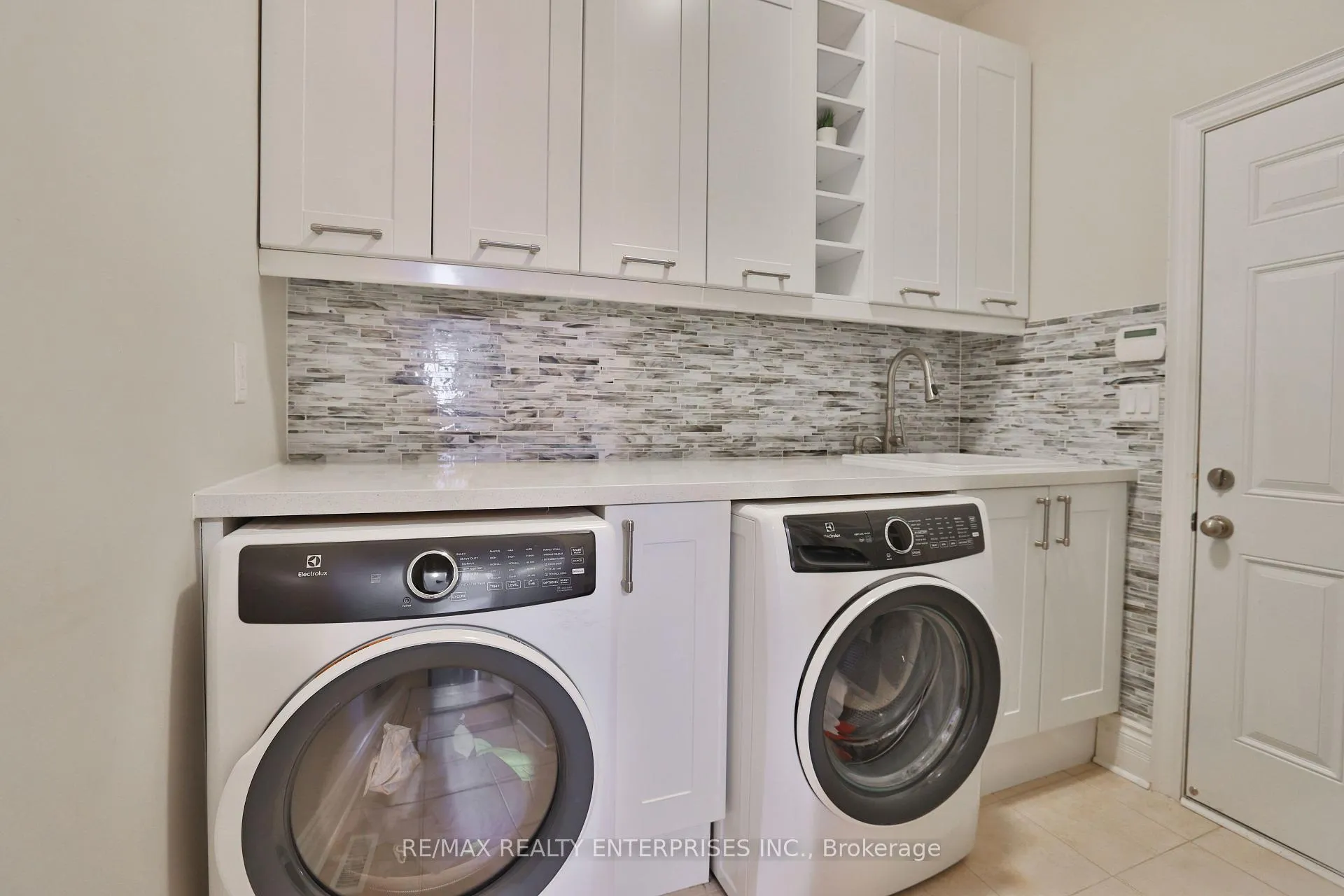 Photo 16 of 2121 Wildfel Way, Oakville, Bronte Creek — HOMEH