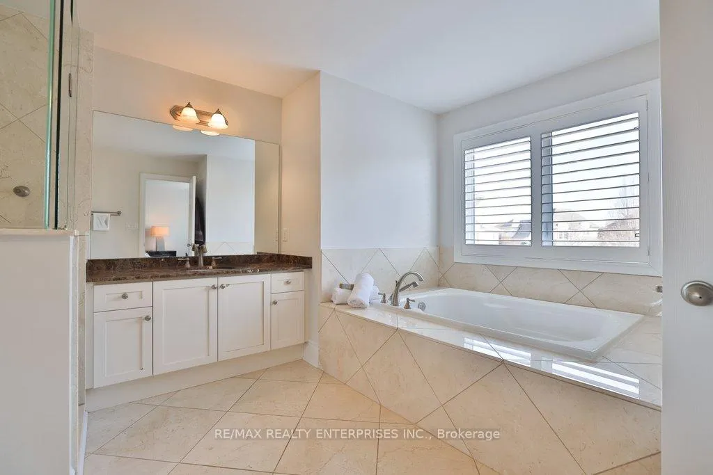 Photo 23 of 2121 Wildfel Way, Oakville, Bronte Creek — HOMEH