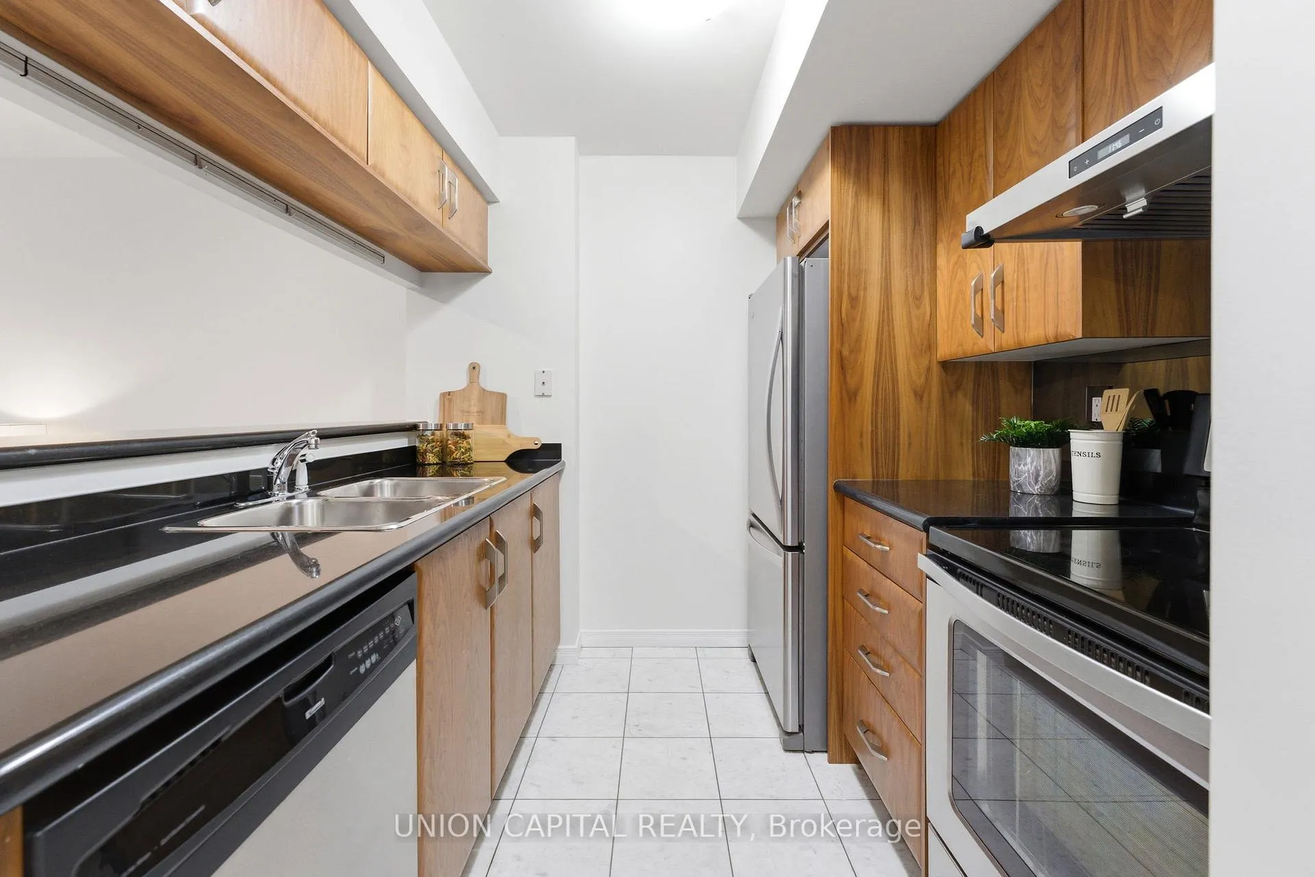 Photo 8 of Unit 1123, 109 Front Street E, Toronto, Waterfront Communities — HOMEH